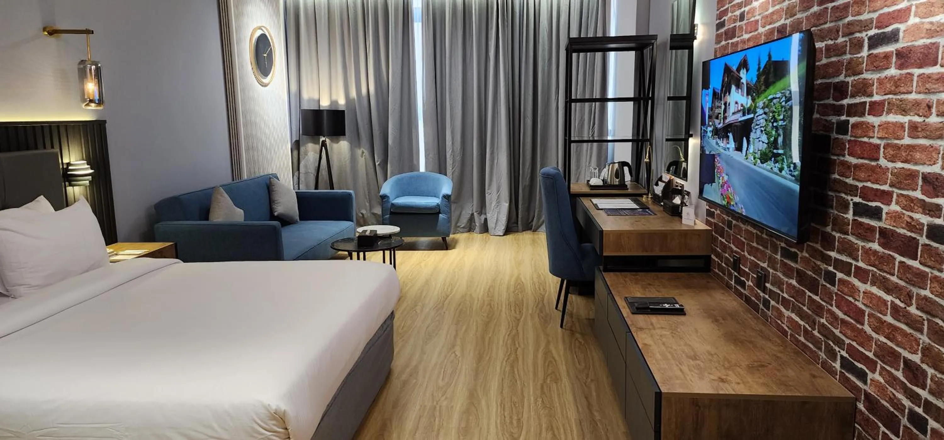 Deluxe King Room in Qasr Al Sahab