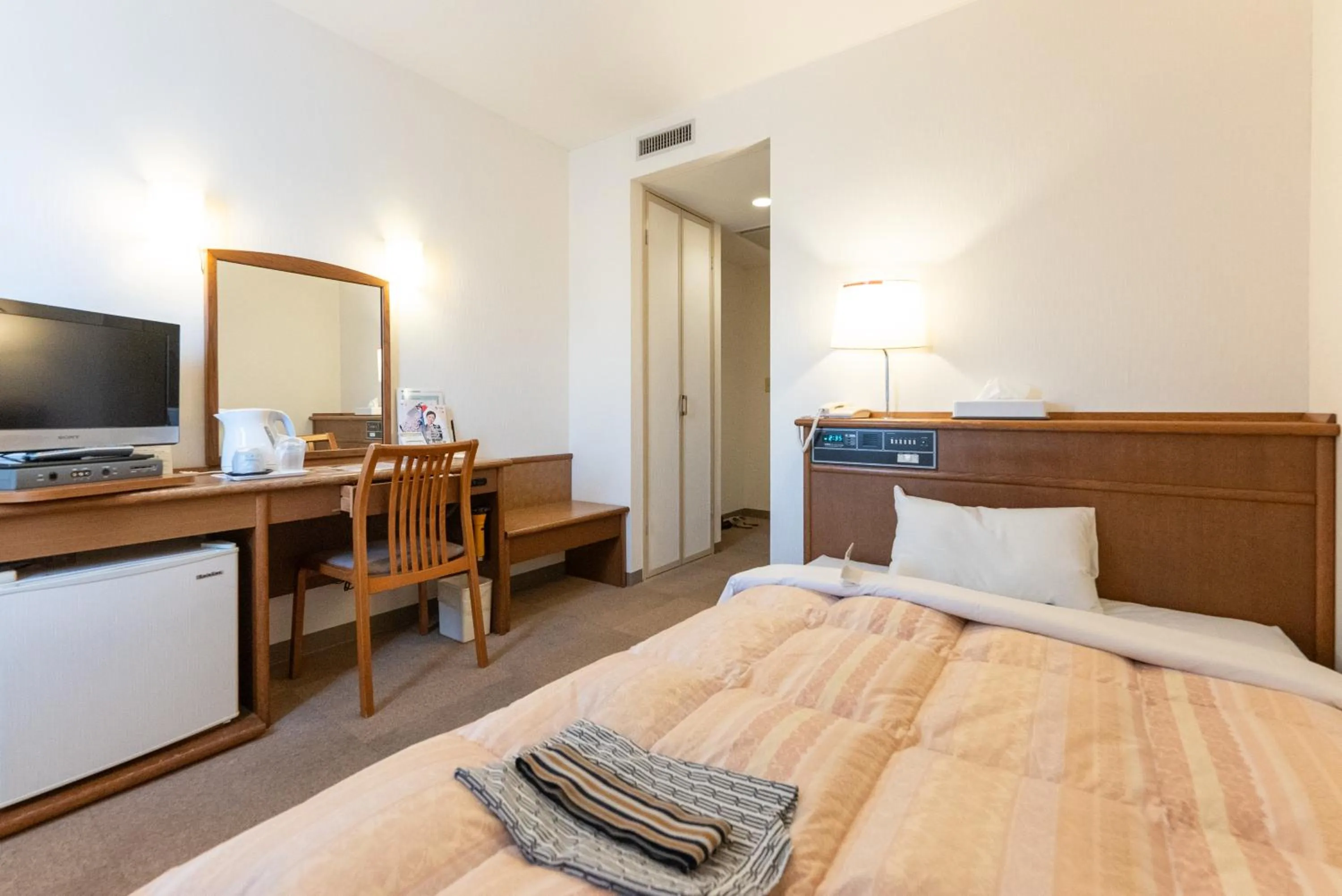 Double Room with Small Double Bed - single occupancy - Smoking in Tendo Central Hotel