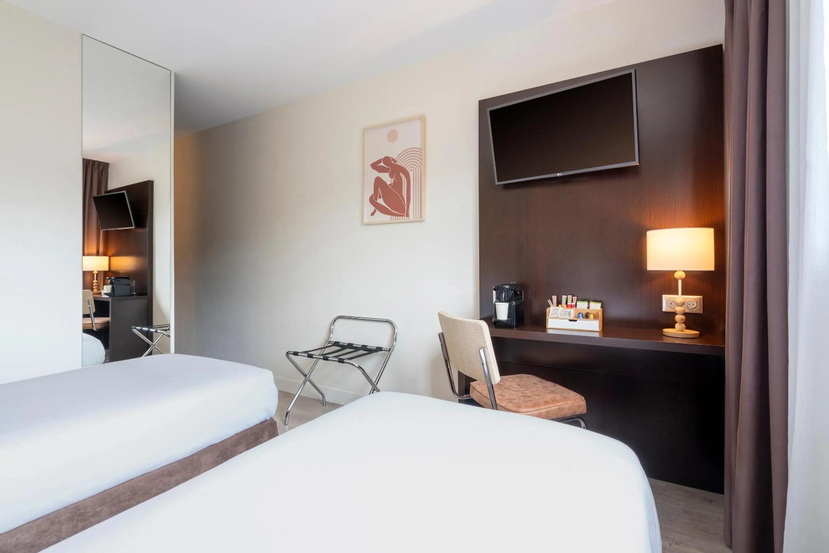 Executive Twin Room with Pool View - Non-Smoking in Best Western Terre de Provence