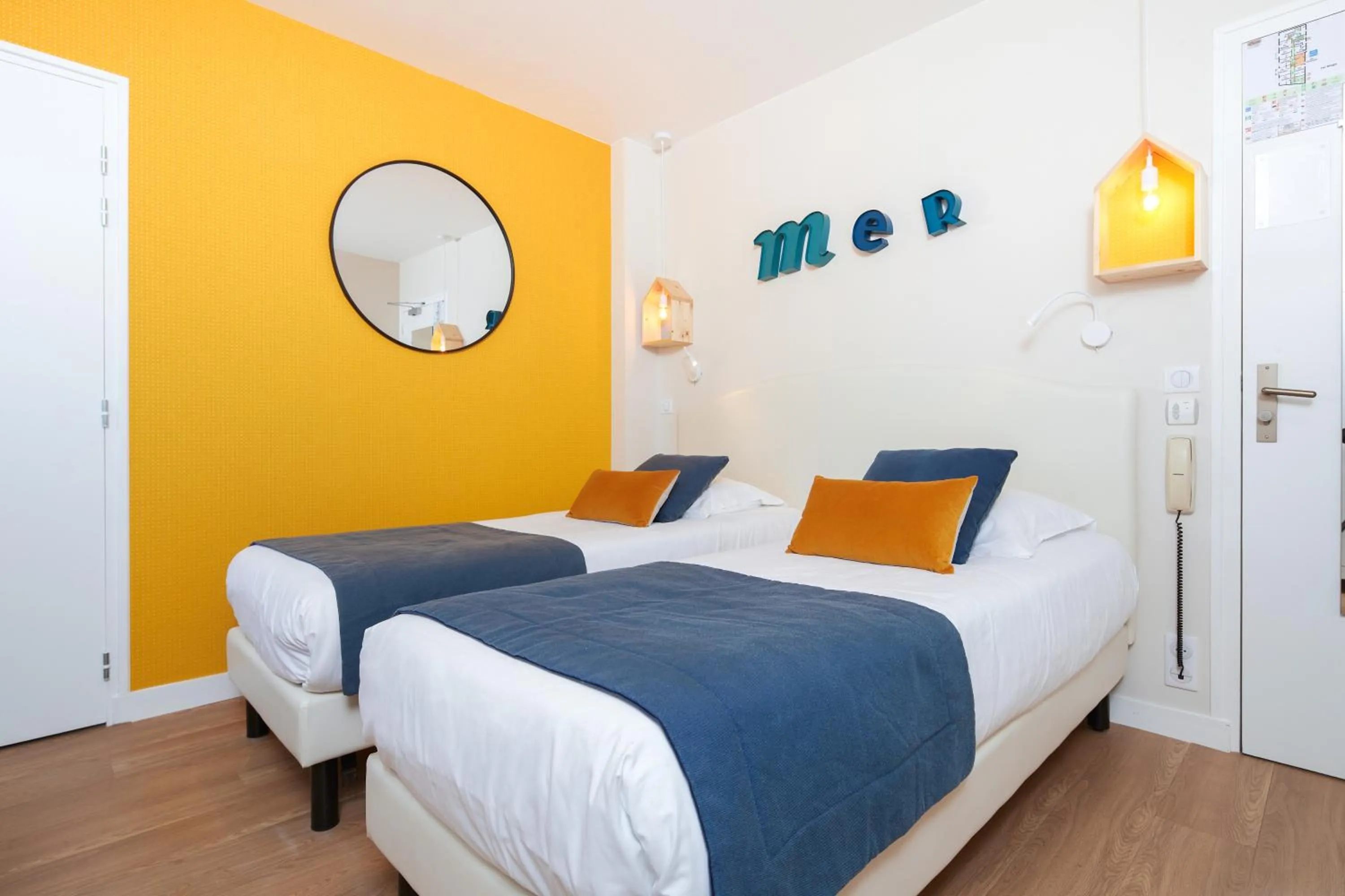 Standard Twin Room in Les Chants d'Ailes - Hôtel Face Mer
