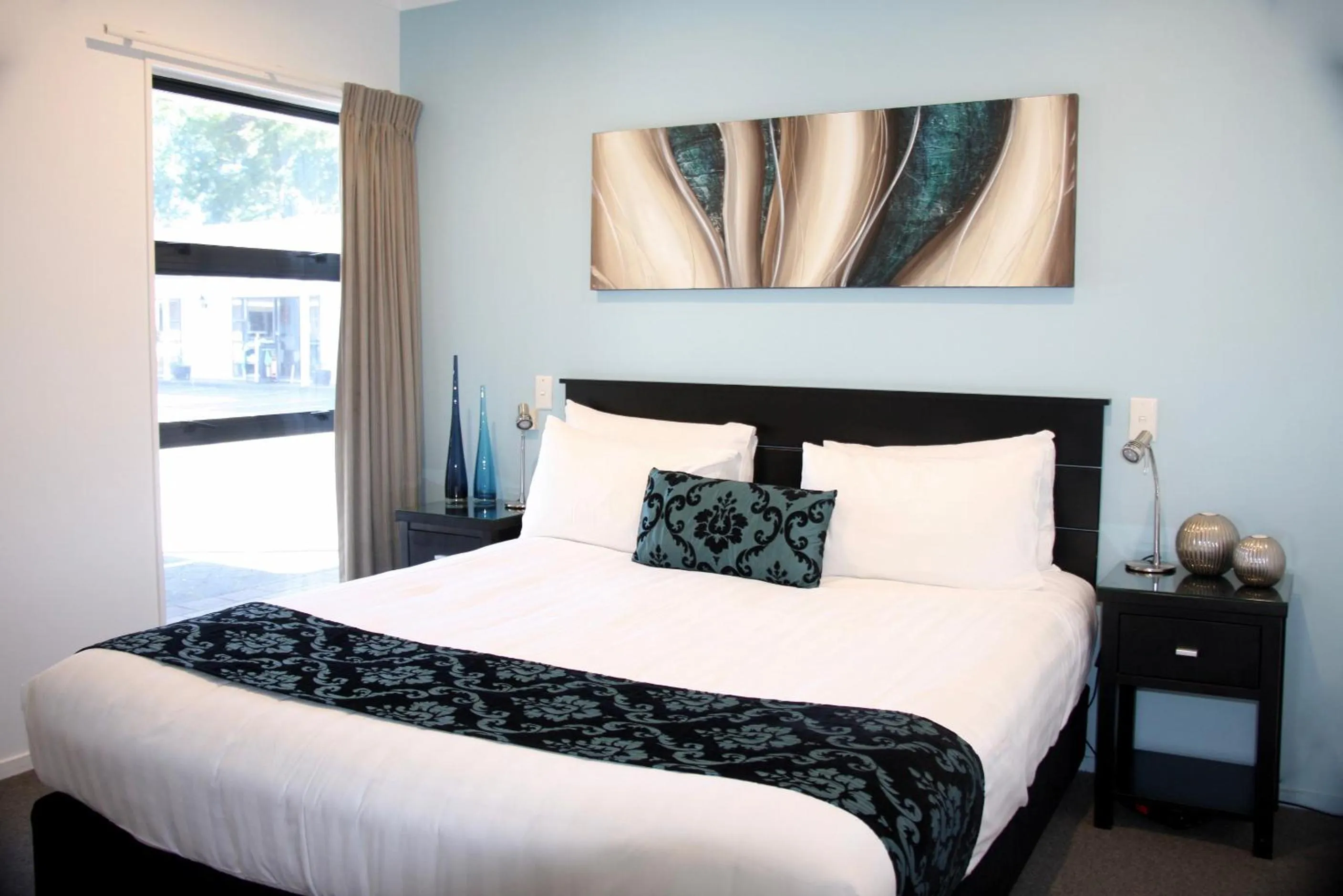 Two-Bedroom Apartment in Camelot On Ulster