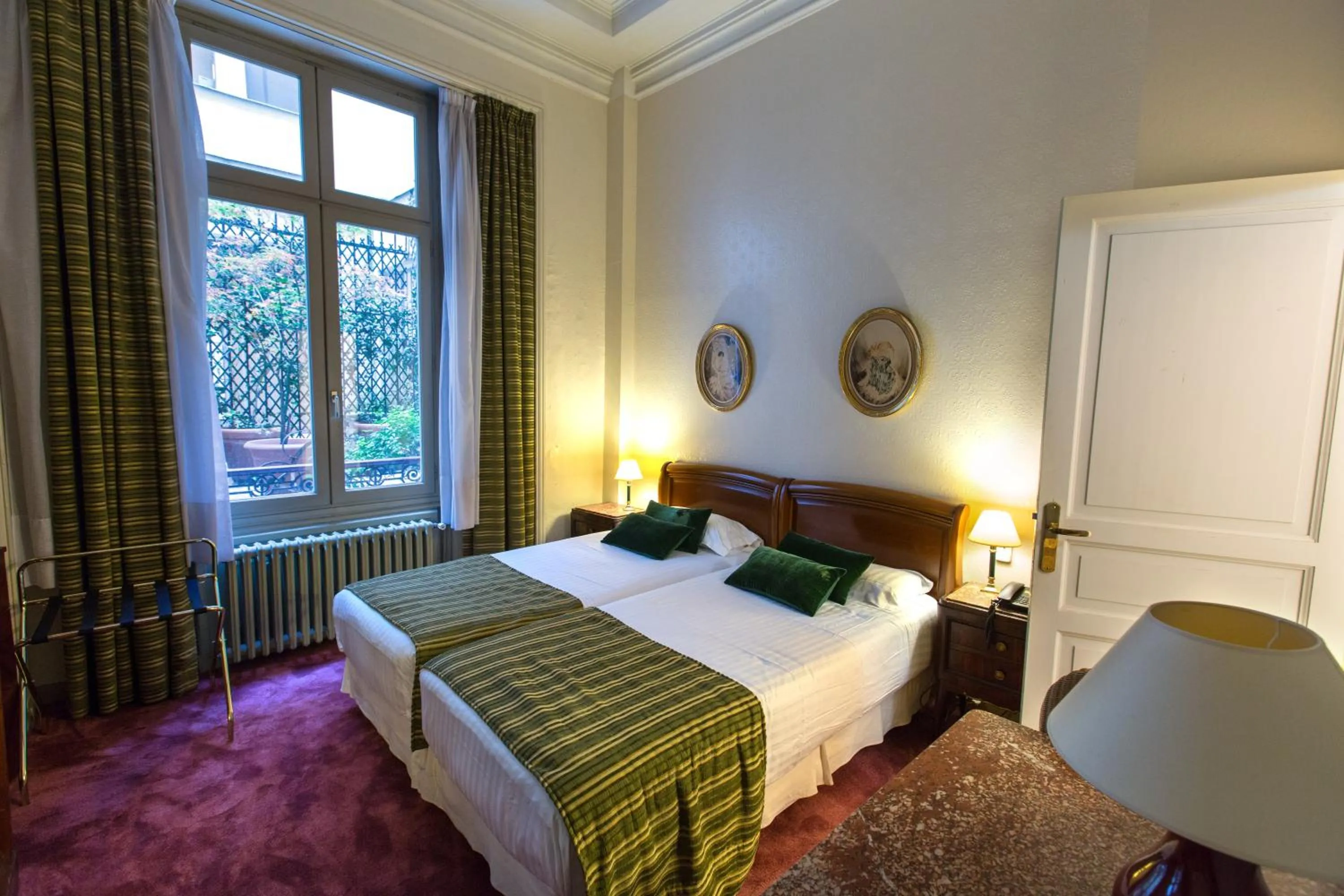 Chambre double rez-de-chaussee  in Hôtel Langlois