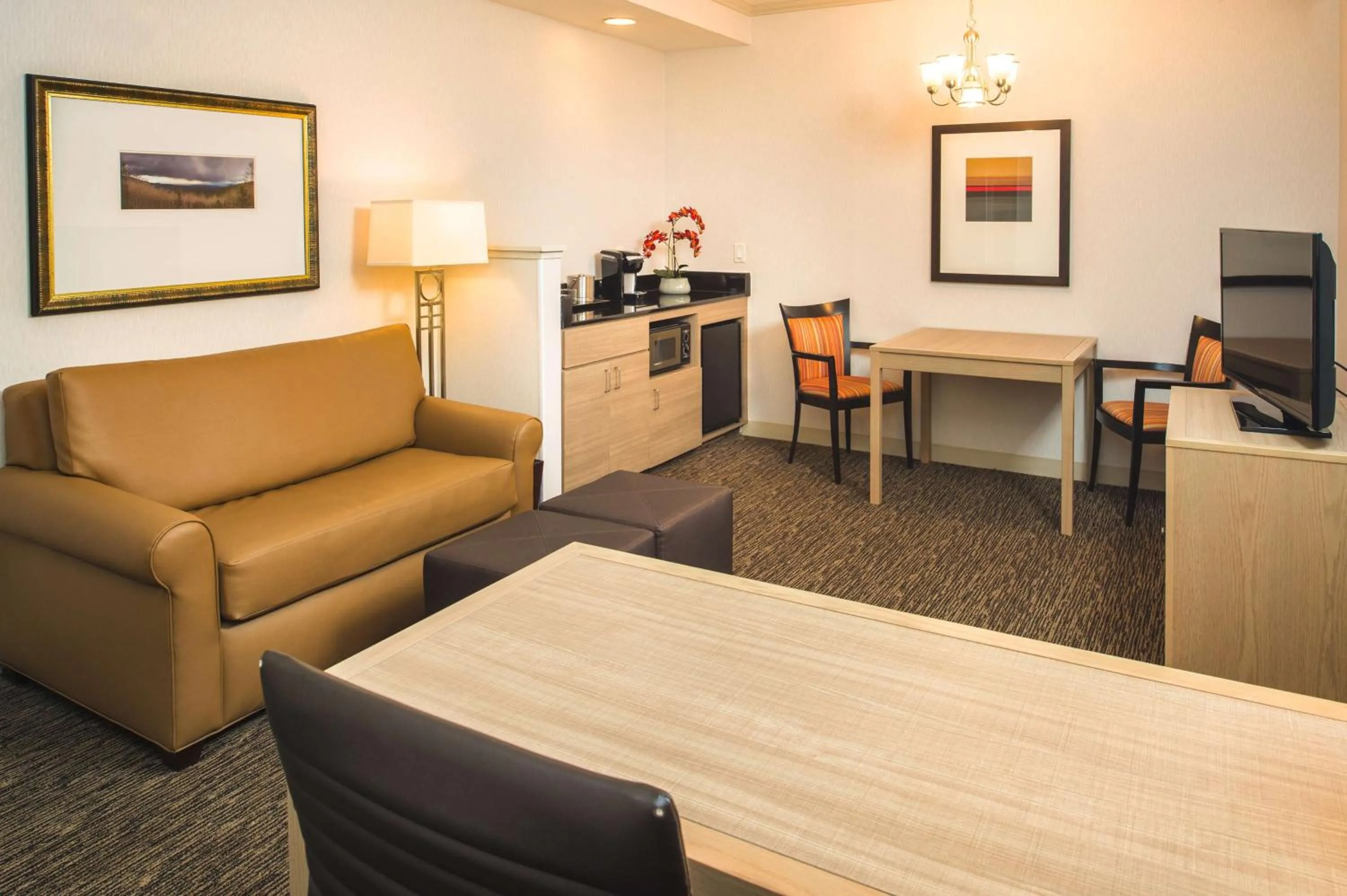King Suite in DoubleTree by Hilton Olympia