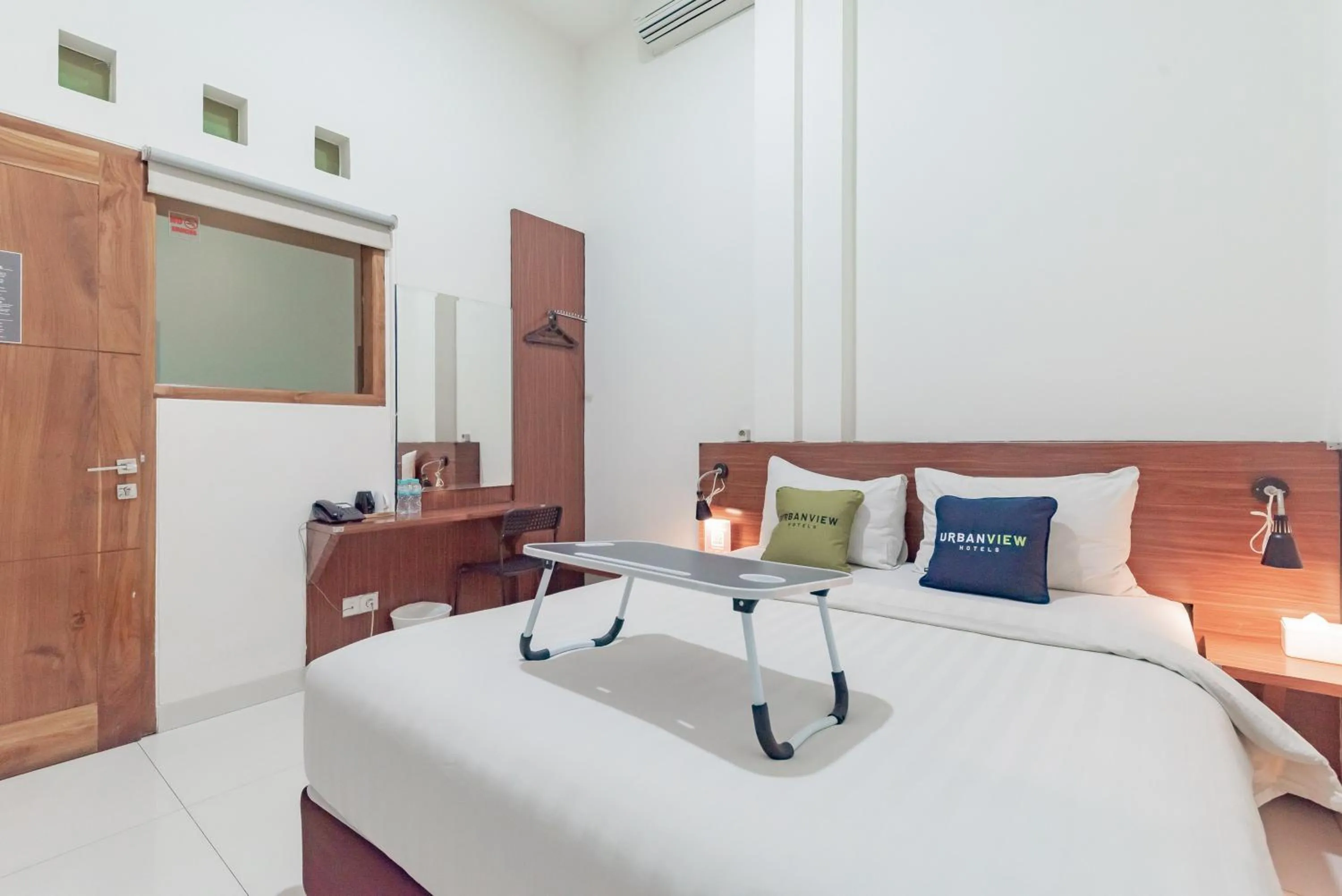 Deluxe Double Room in Urbanview Darmo Residence Bandung