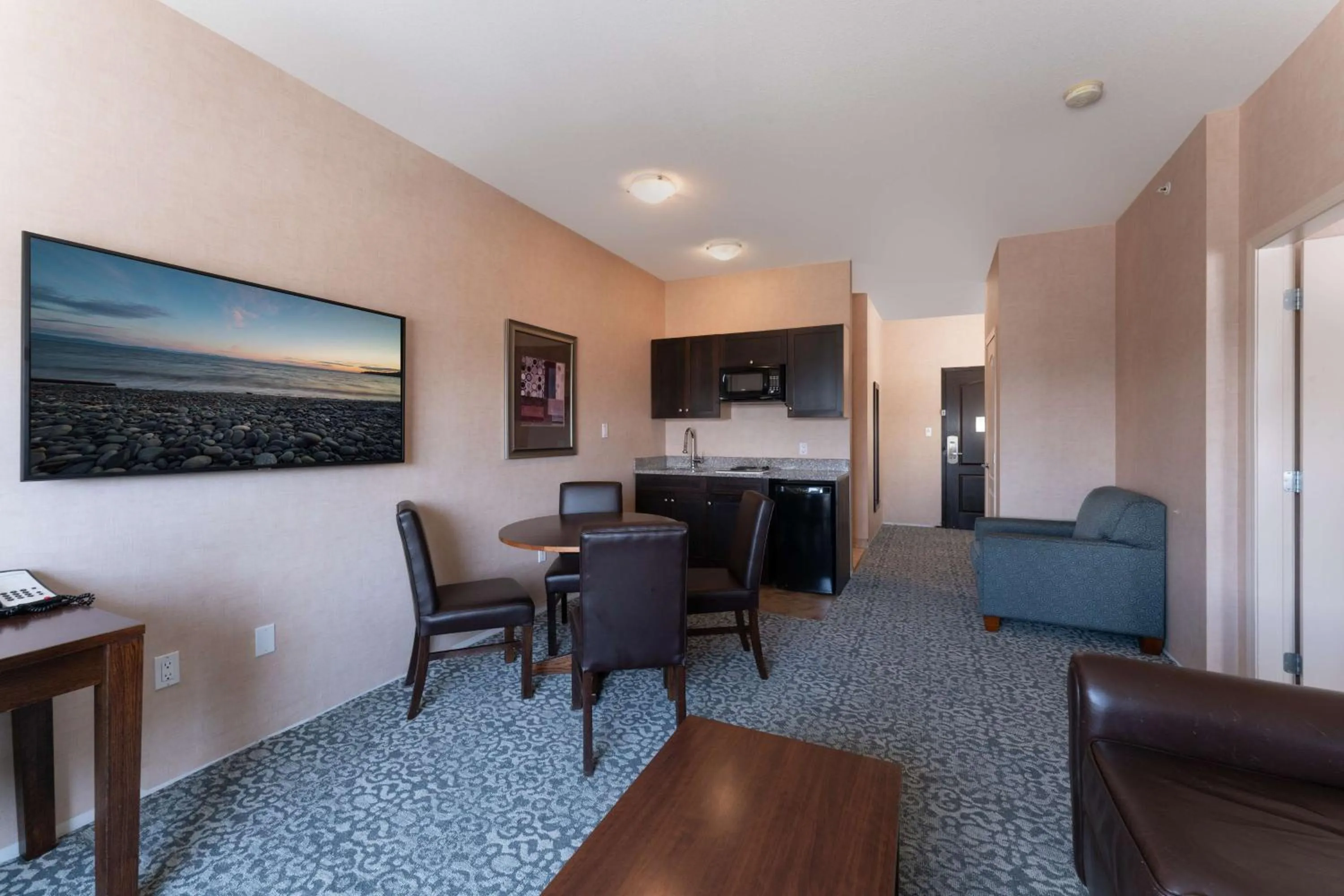 One-Bedroom King Suite in Best Western Cranbrook Hotel