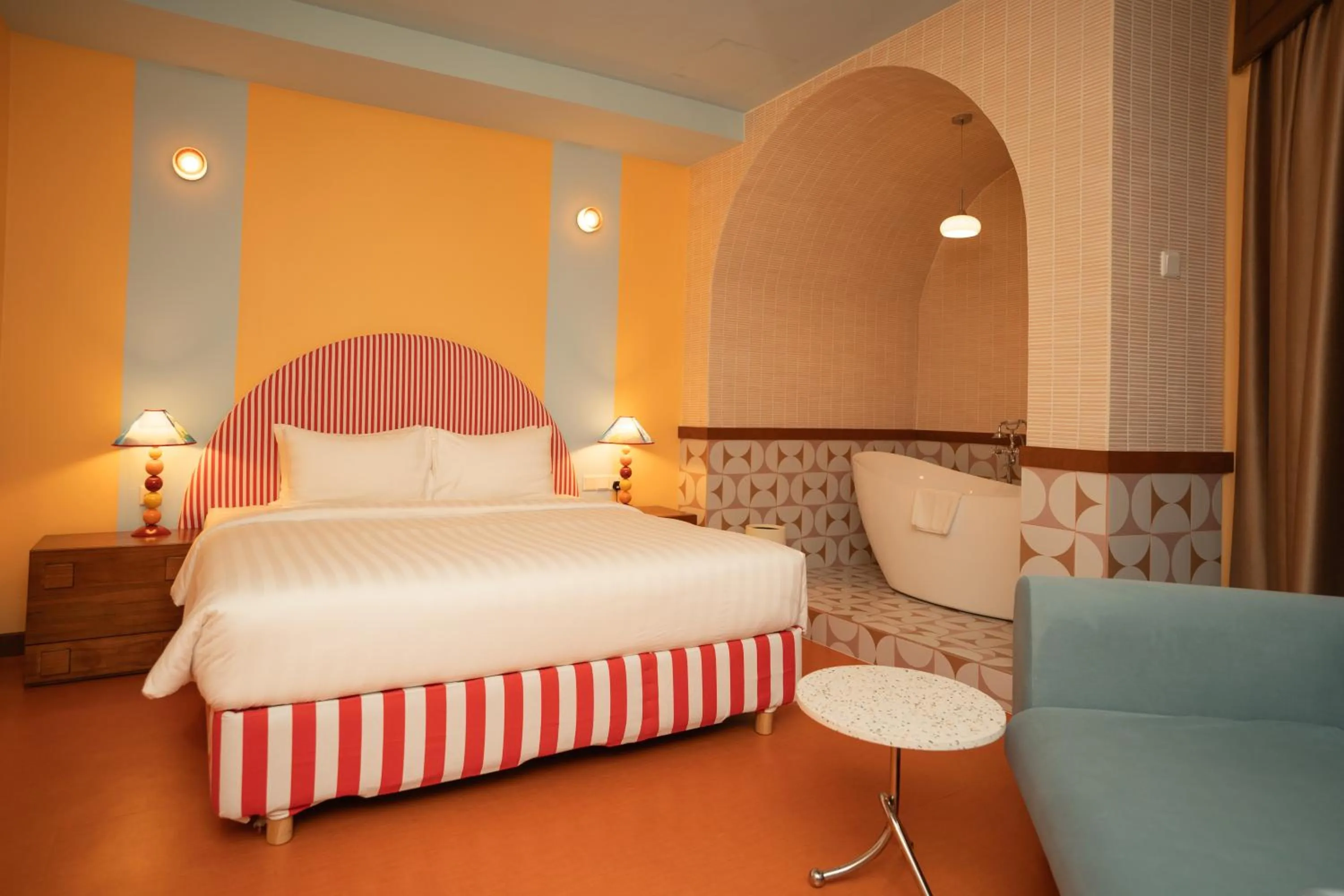 Moonrise suite with Bathtub in The Très Hotel