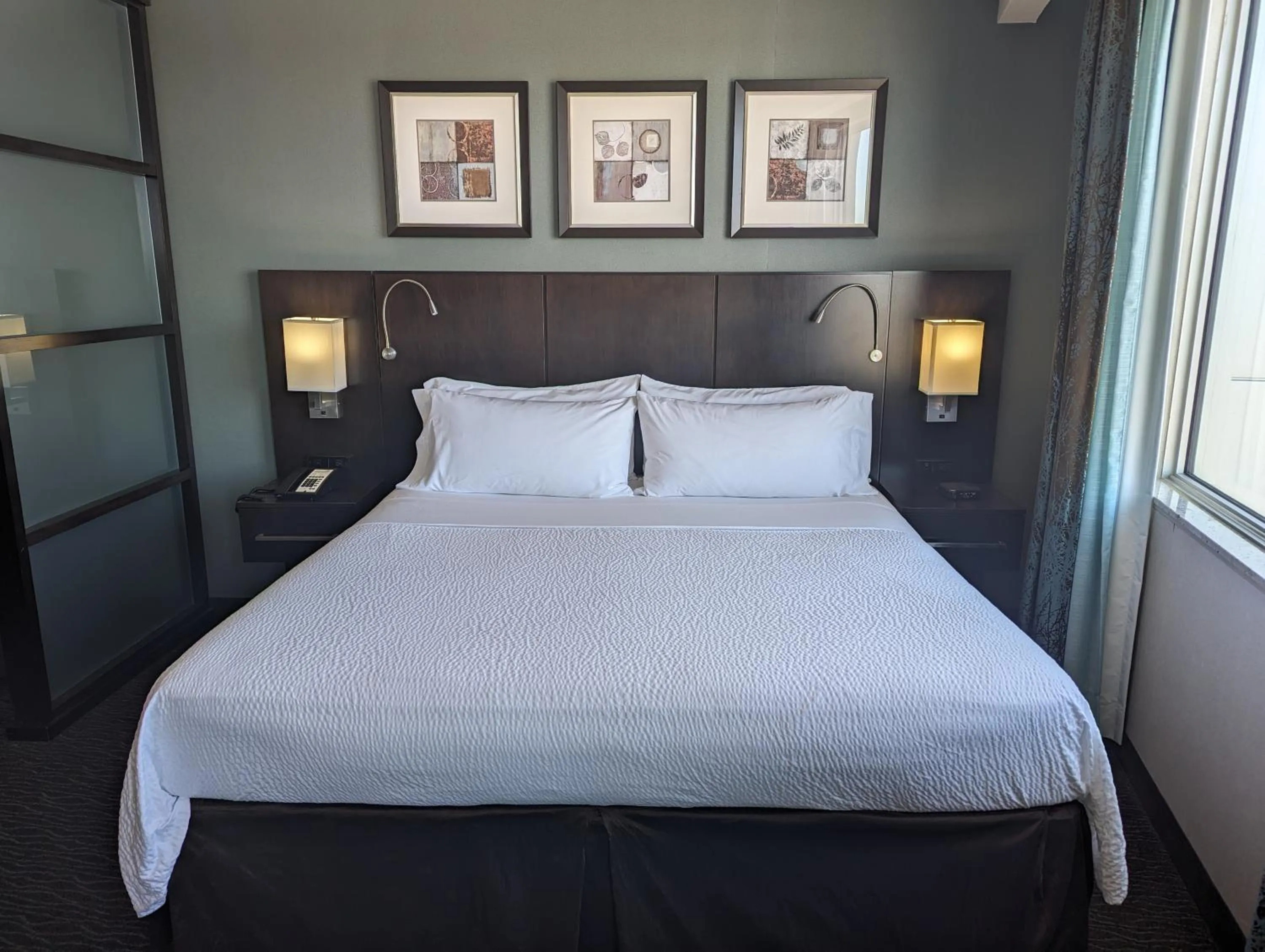 Standard Room in Holiday Inn Saskatoon Downtown by IHG