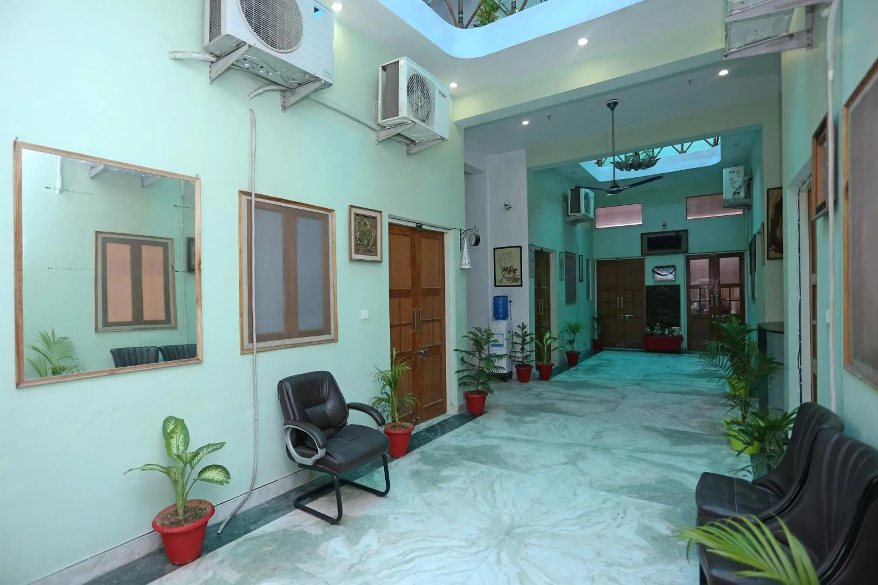 Super Collection-O Sara Grand Near Ram Manohar Lohia hospital Super Collection-O Sara Grand Near Ram Manohar Lohia hospital