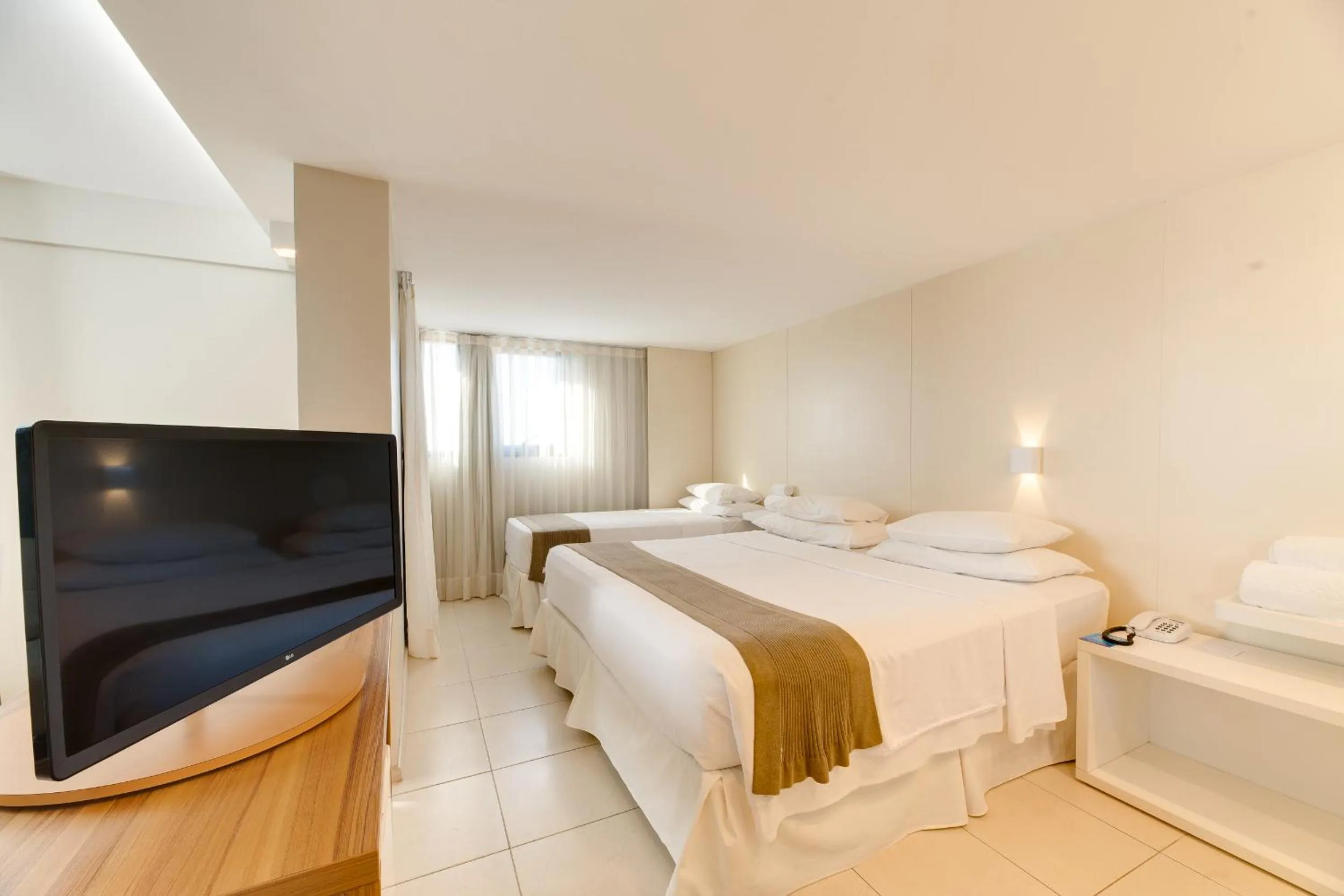 Photo of the whole room, Bed in Meridiano Hotel