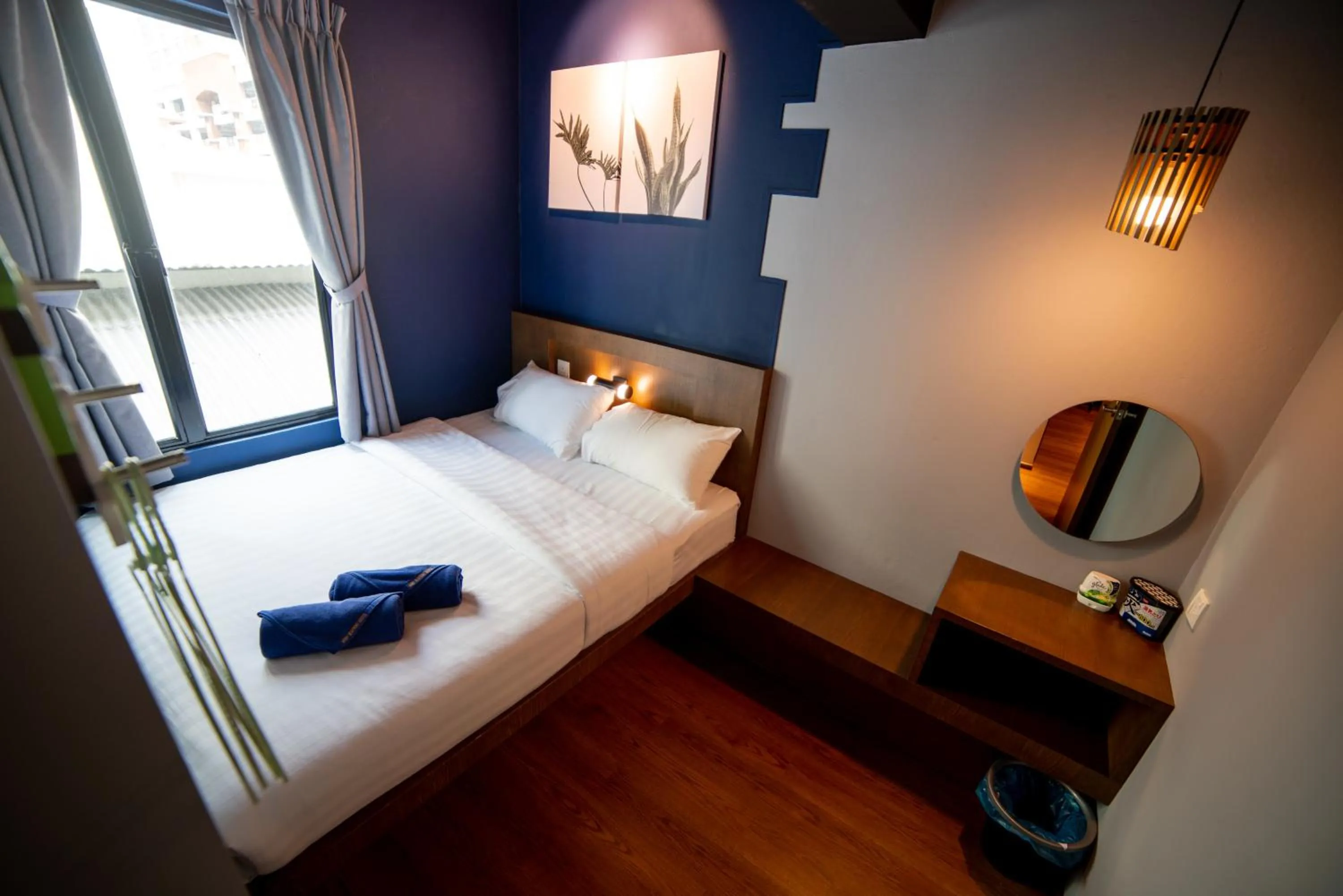 Queen Room with Shared Bathroom in Homy Seafront Hostel