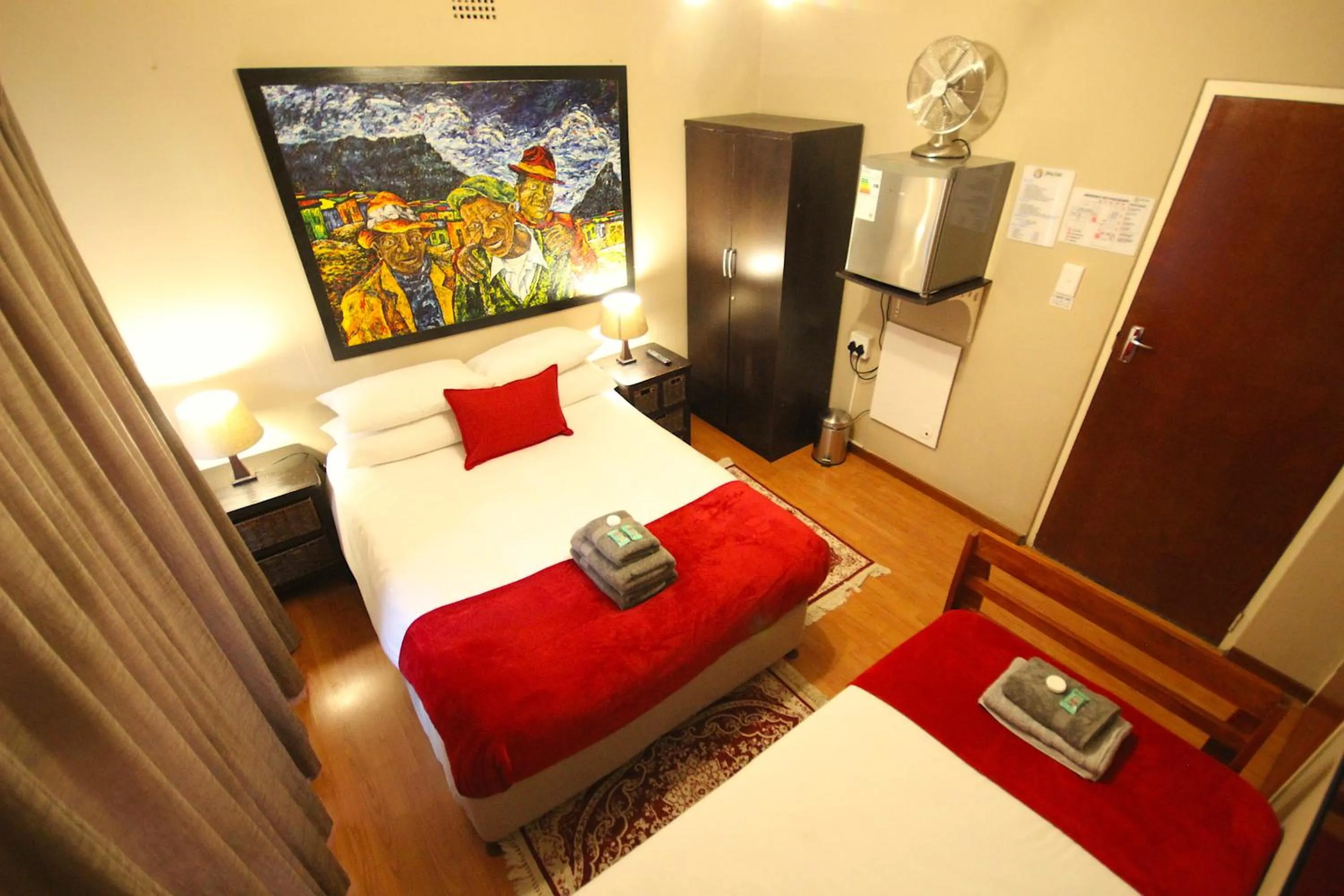 Luxury Double Room - single occupancy in Saltycrax Backpackers and Surf Hostel