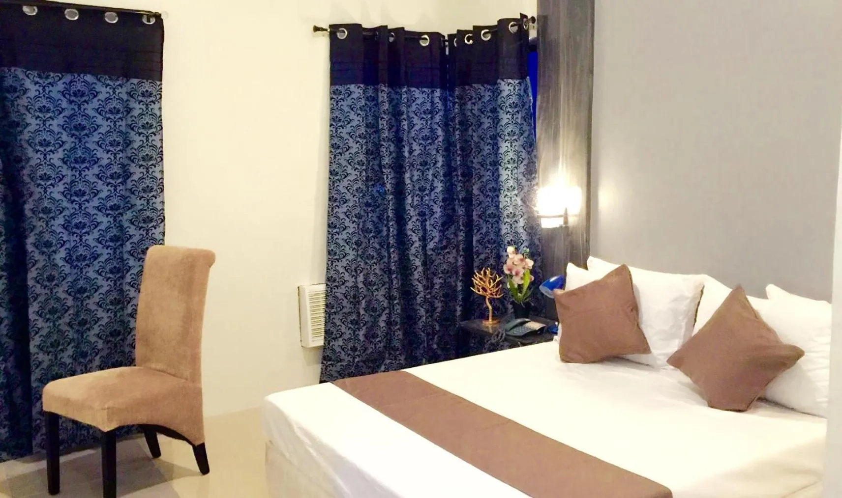 Superior Triple Room in My Dream Place Hotel - Near Robinsons Mall