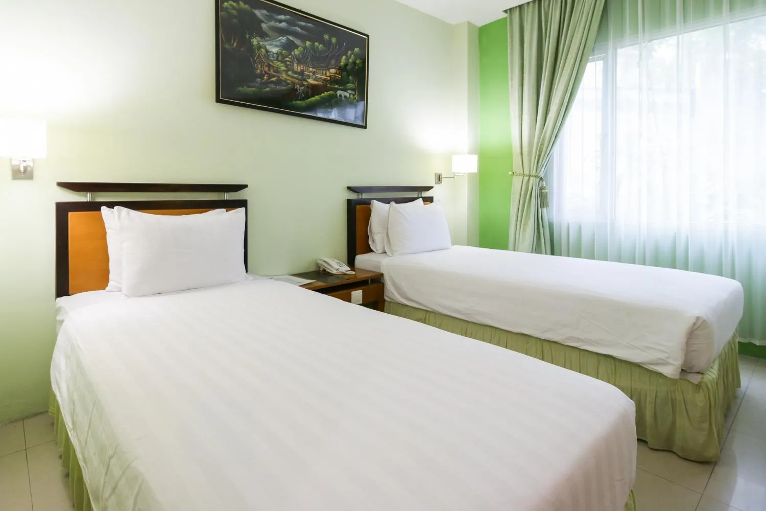 Deluxe Twin Room in Mariani International Hotel