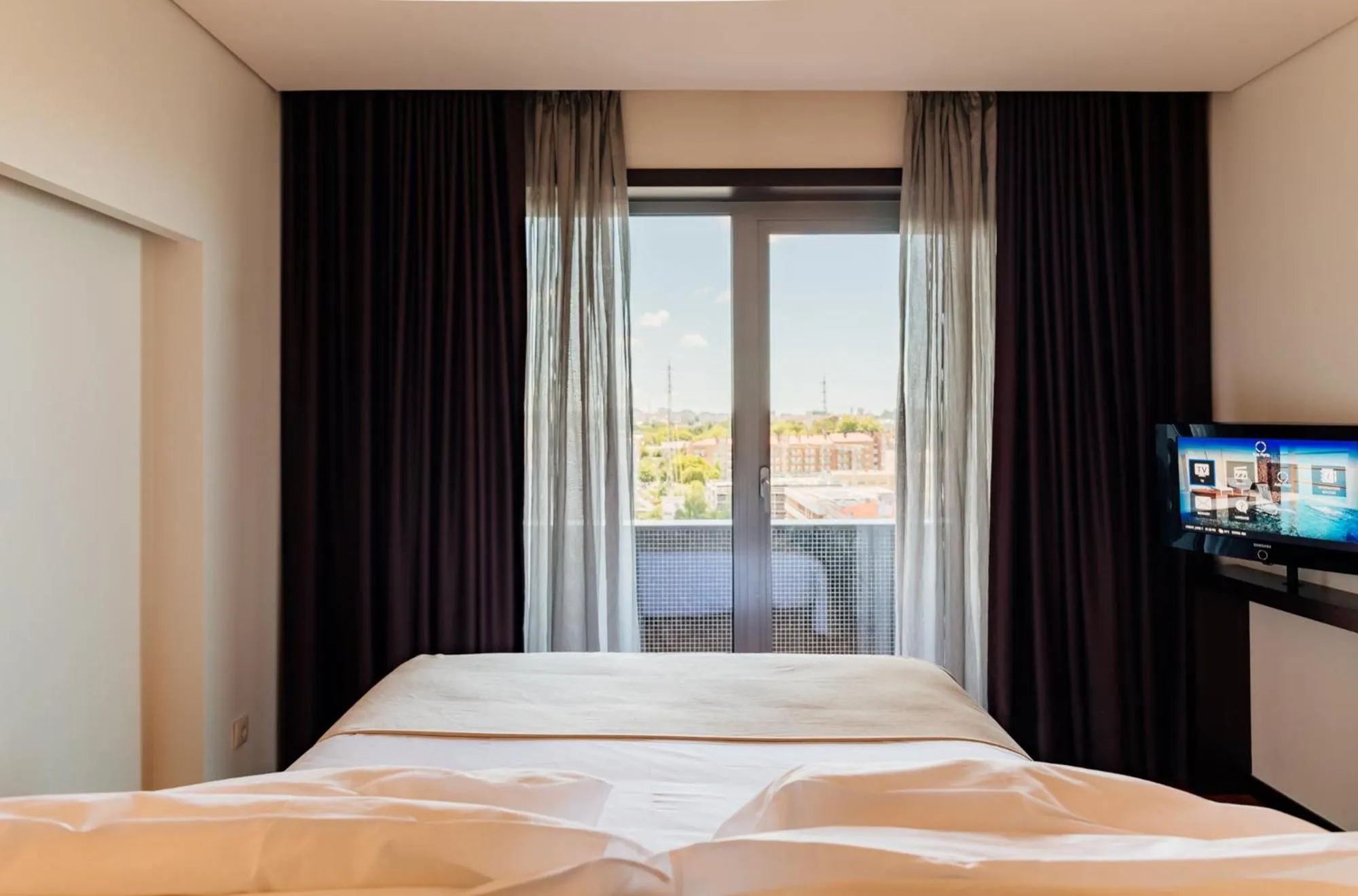 Special Offer - Double or Twin Room with Romantic Package in Axis Porto Business & Spa Hotel