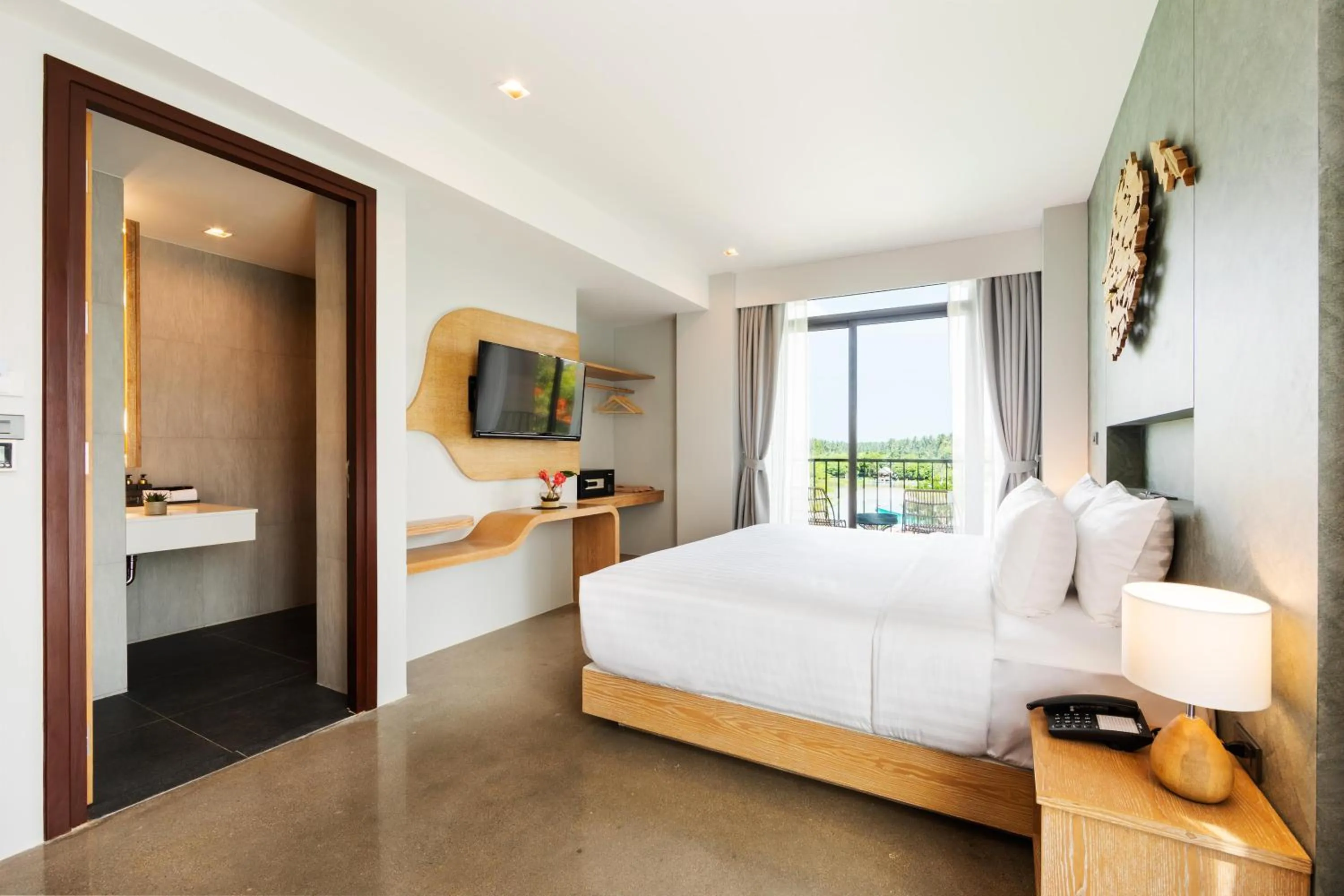 Superior King Room in Na Tree Tara Riverside Resort Amphawa Damnoensaduak