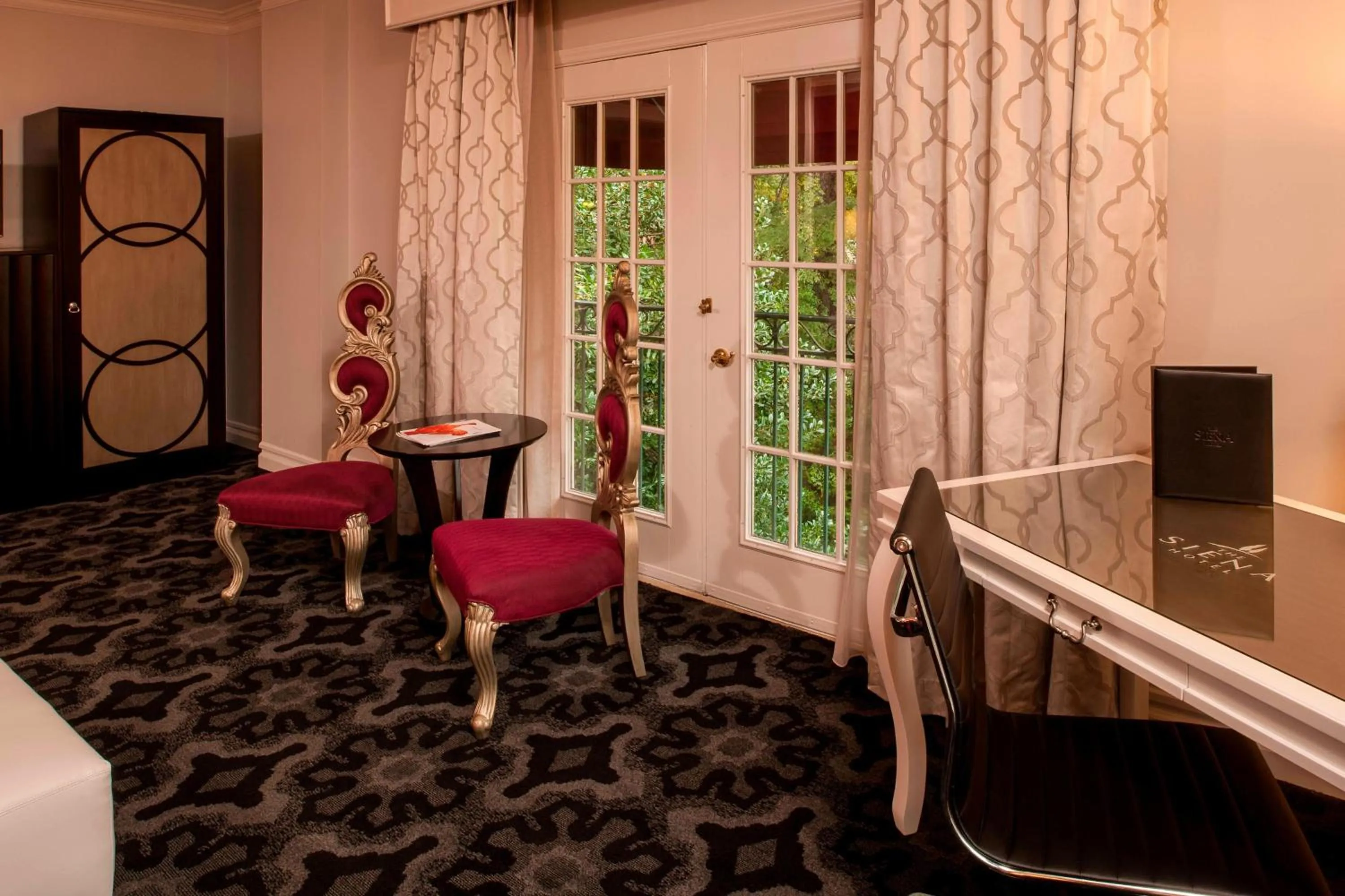 Corner King Room in The Siena Hotel, Autograph Collection