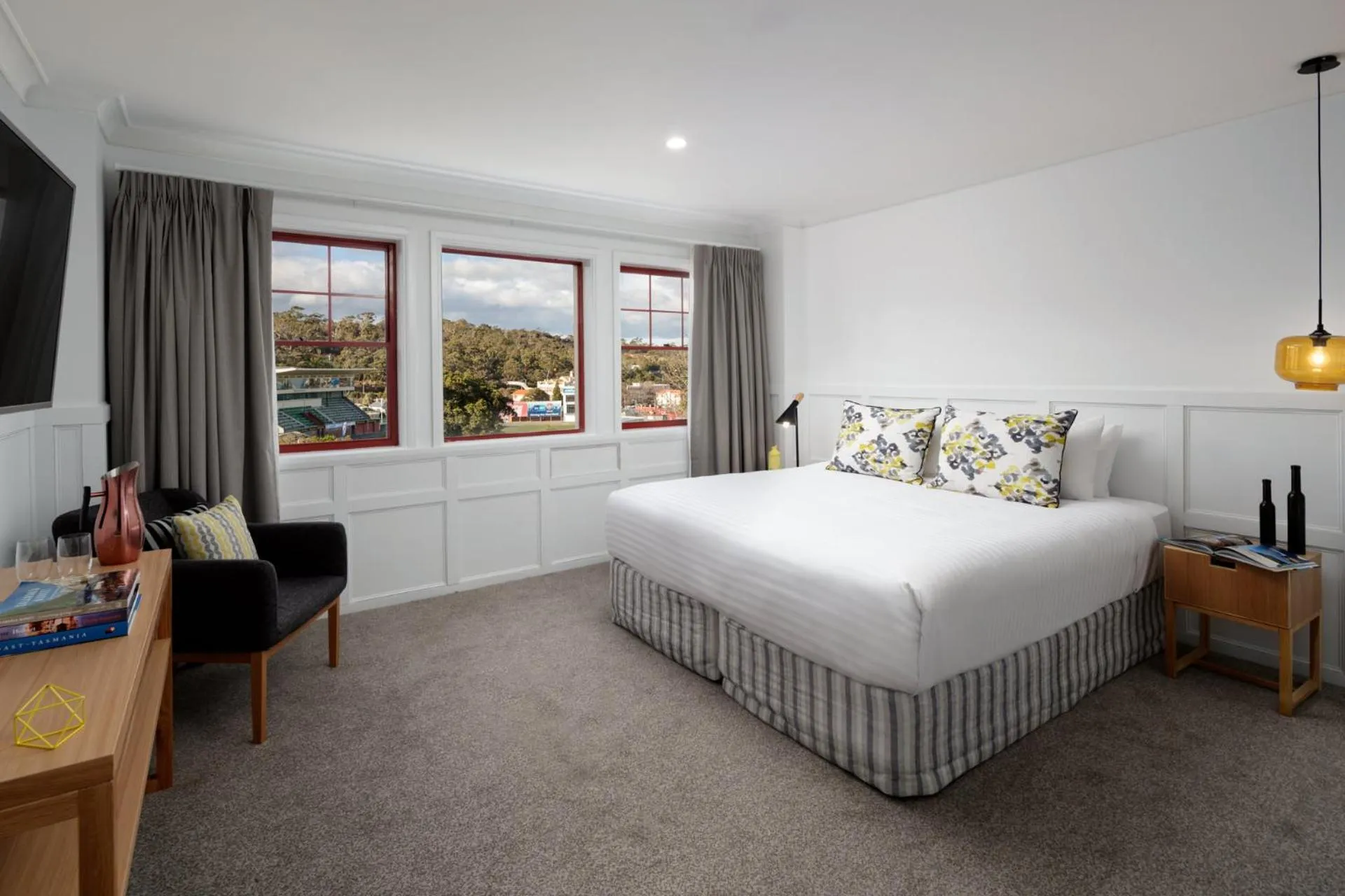 Manor King Room in Rydges Hobart