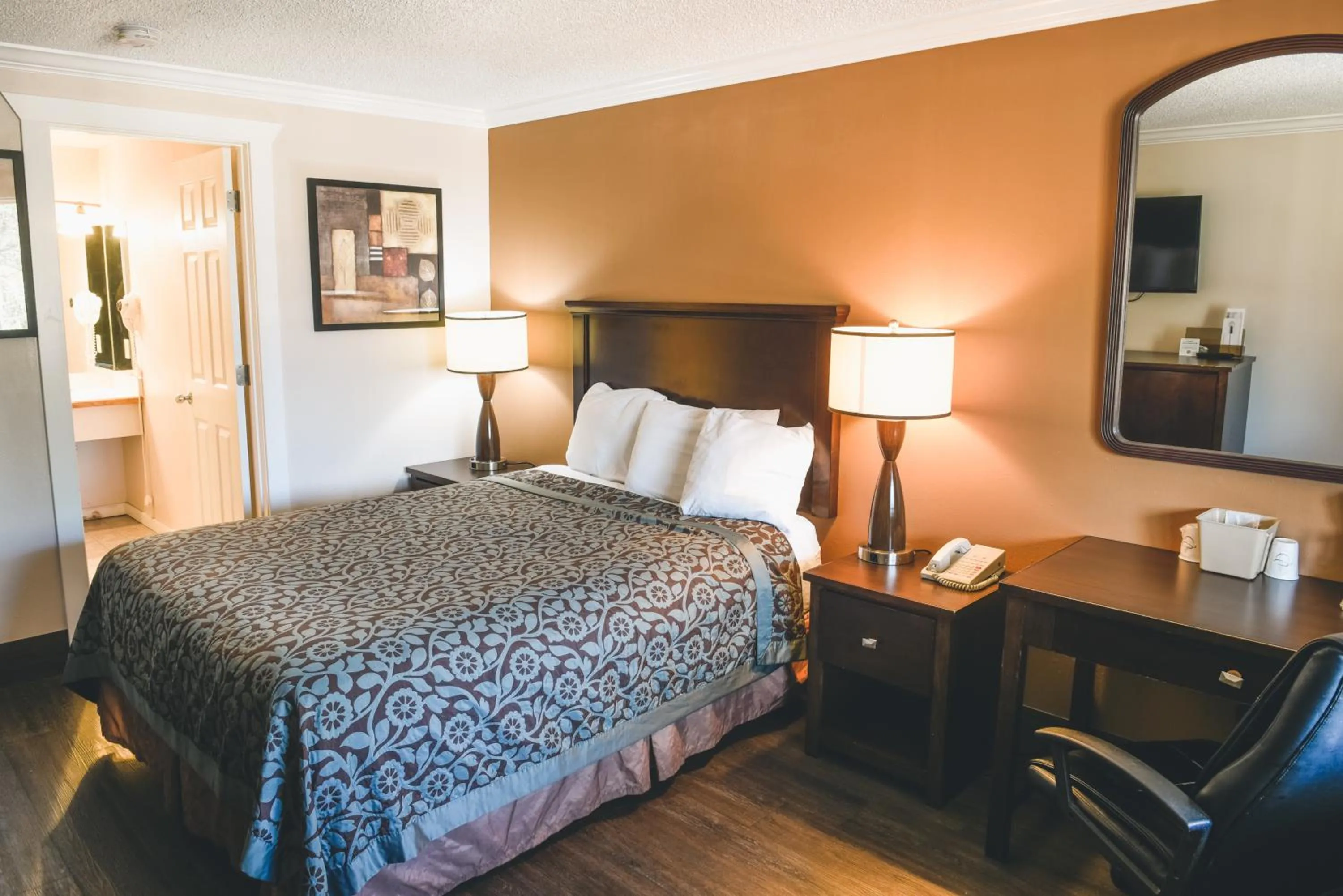 Queen Room - Non-Smoking in Niwas Inn