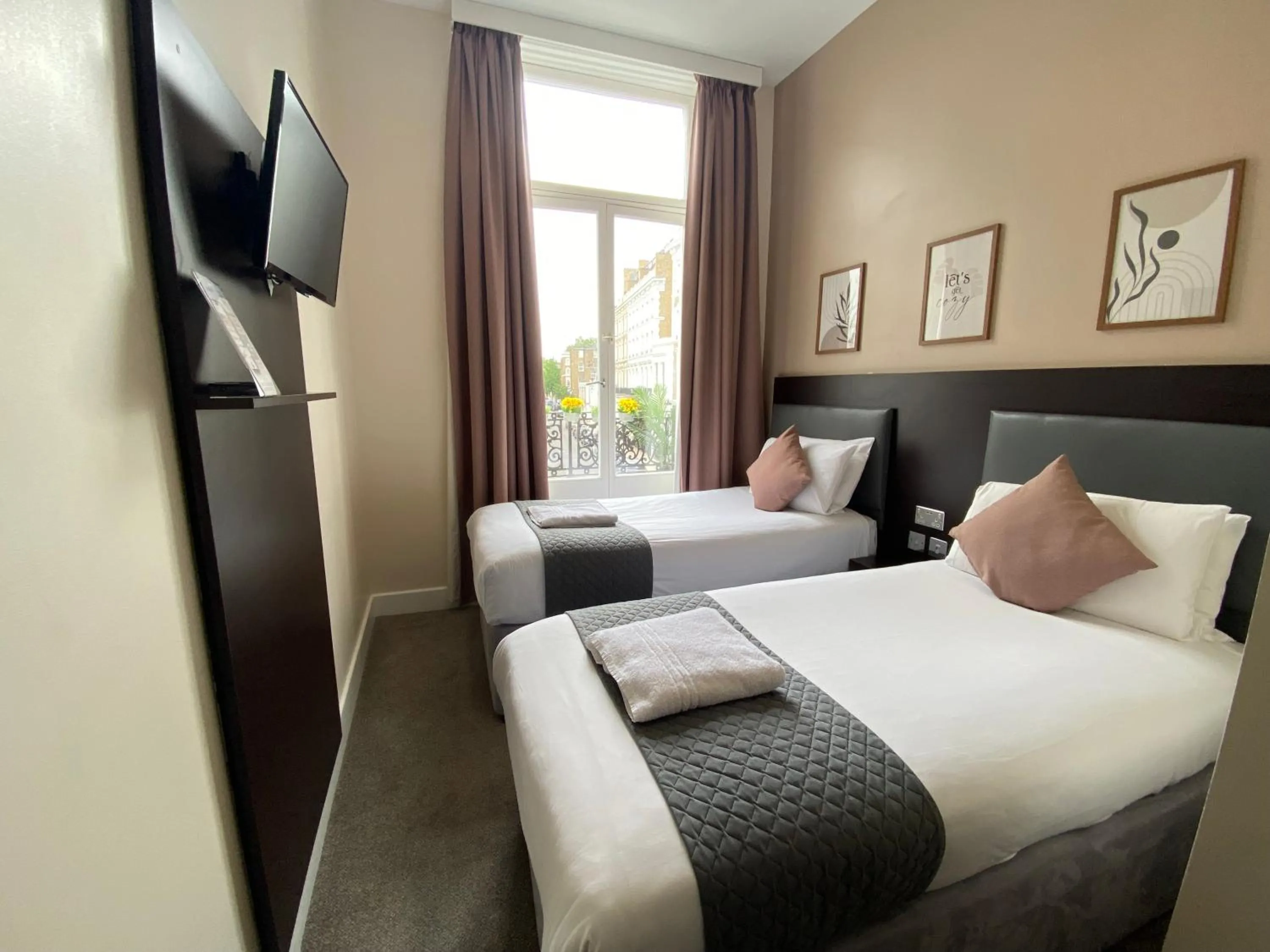 Twin Room in Trebovir Hotel