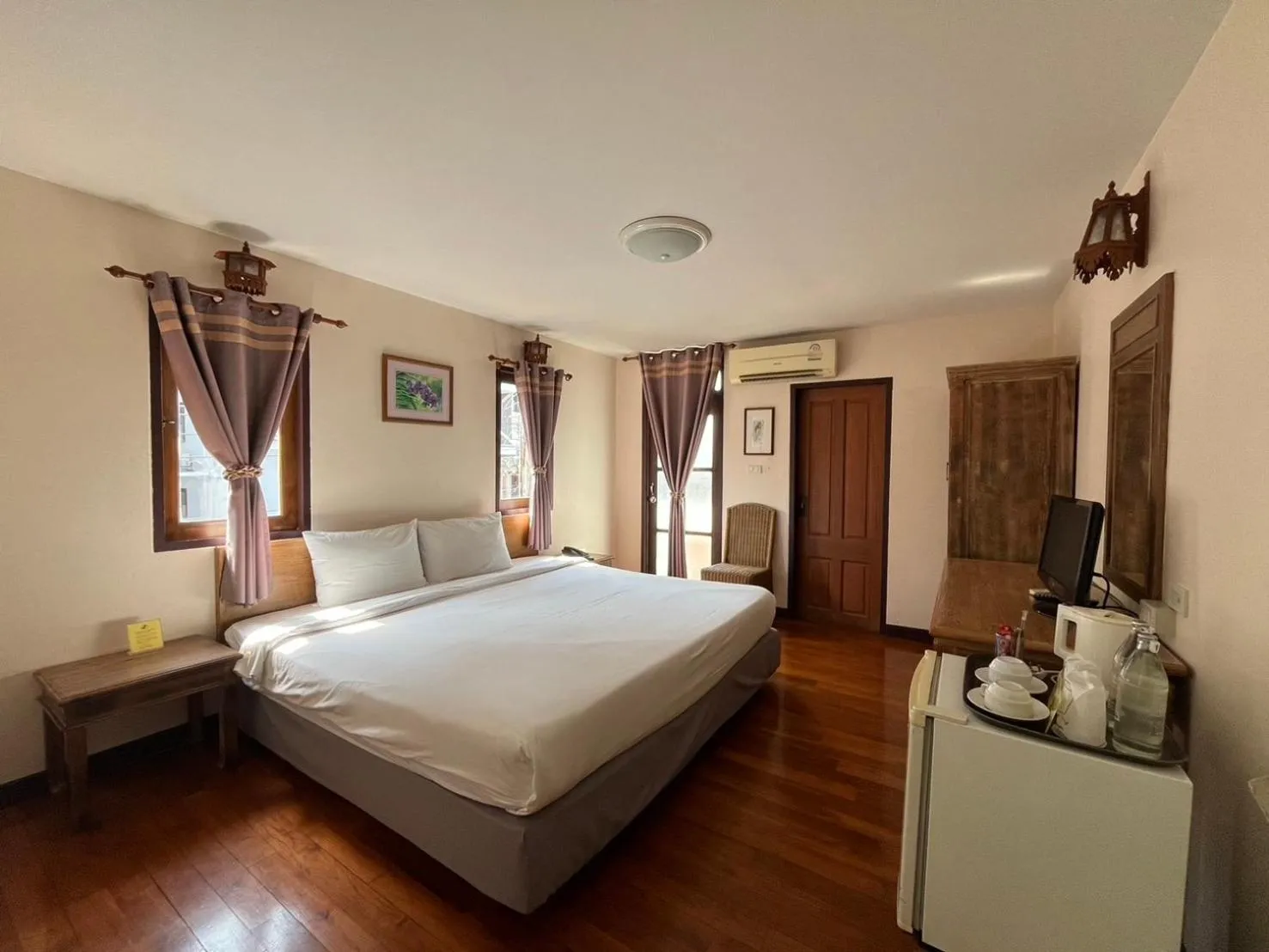 Standard Corner Room with Balcony  in Sripat Guesthouse SHA Extra Plus