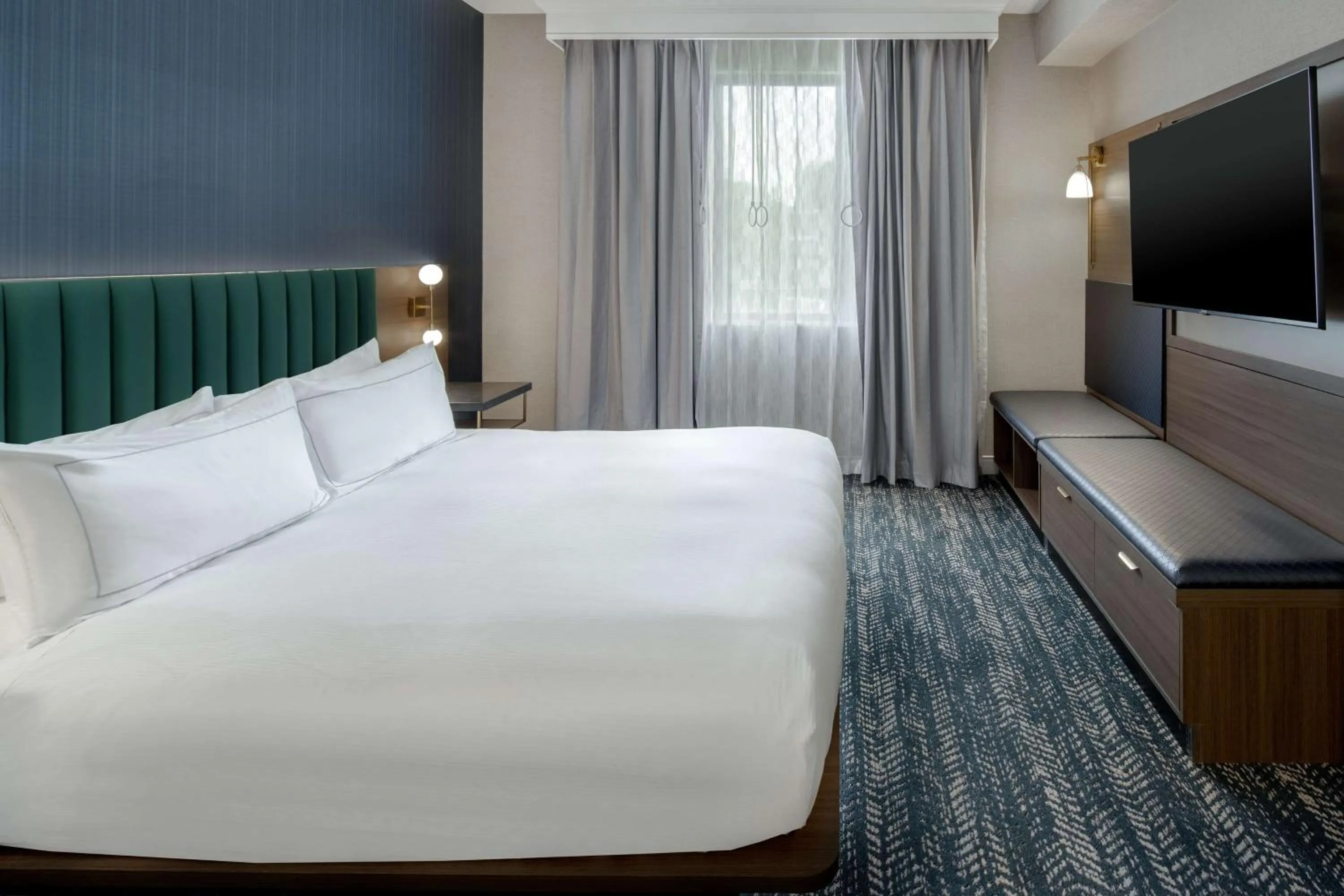 King Suite with Roll-In Shower - Mobility/Hearing Accessible - Non-Smoking in DoubleTree Suites by Hilton Mount Laurel