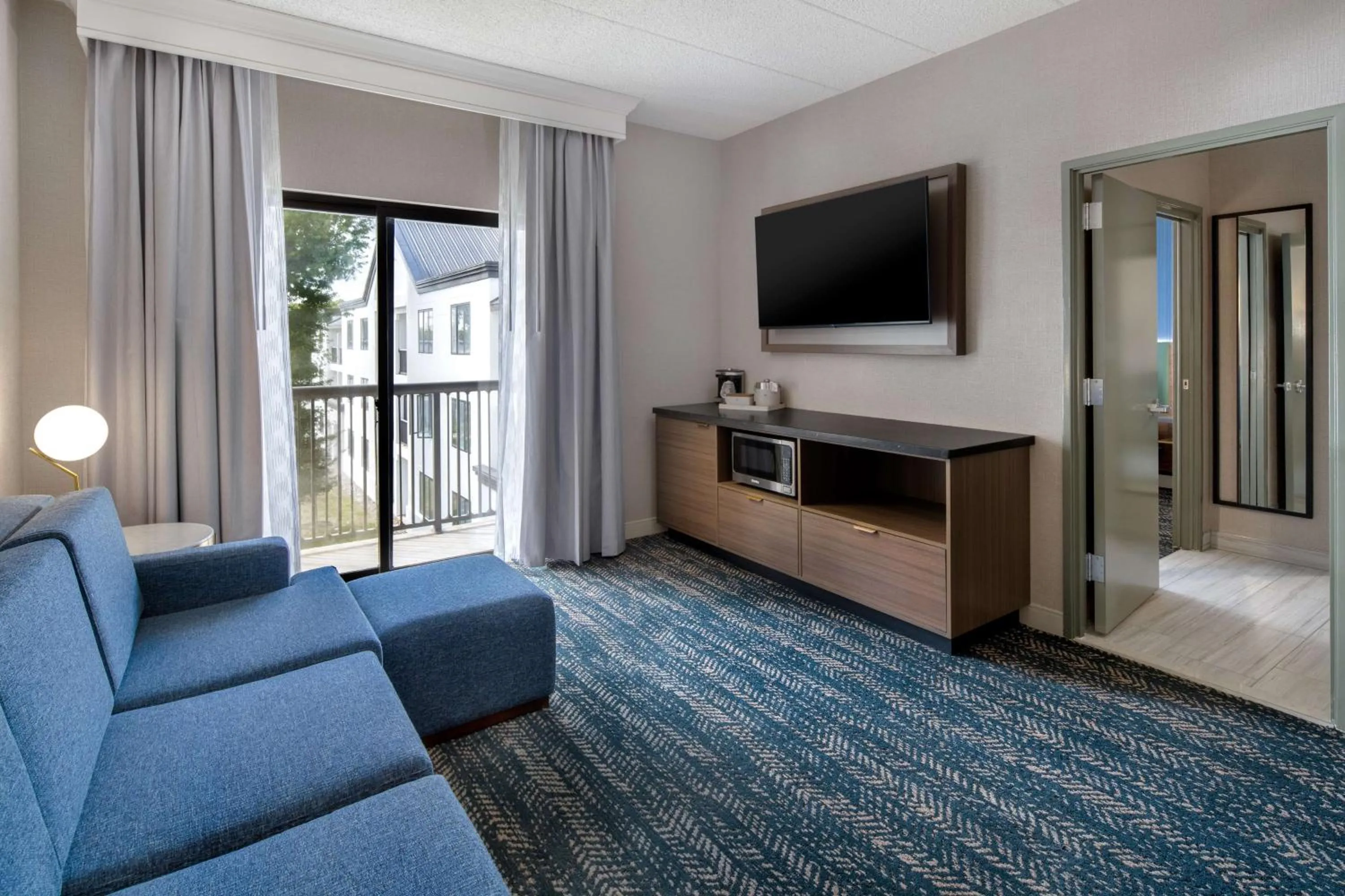 One-Bedroom Courtyard Suite with Two Double Beds and Roll-in Shower - Mobility Access in DoubleTree Suites by Hilton Mount Laurel