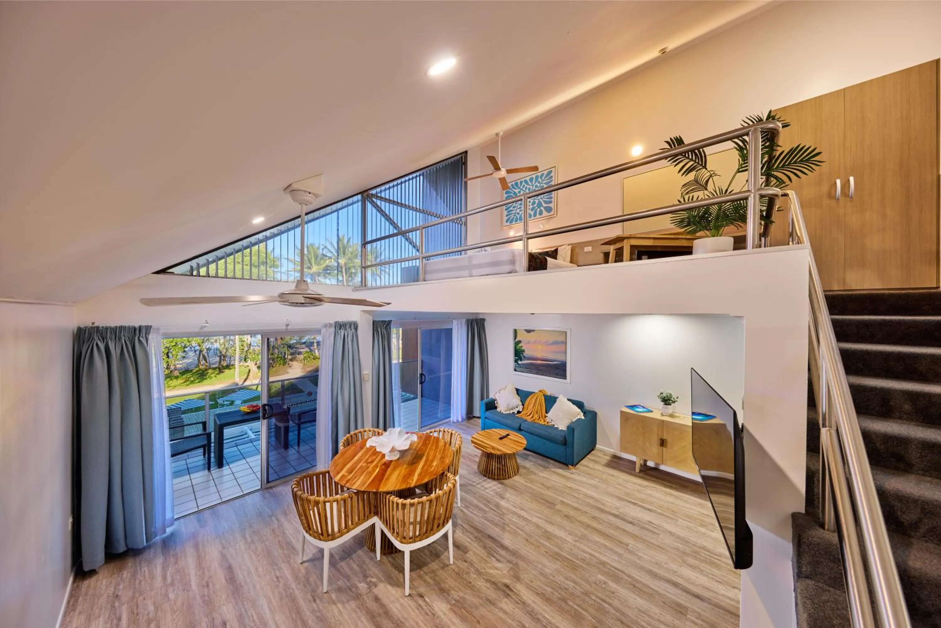 Superior Suite - Beachfront in Castaways Resort & Spa On Mission Beach