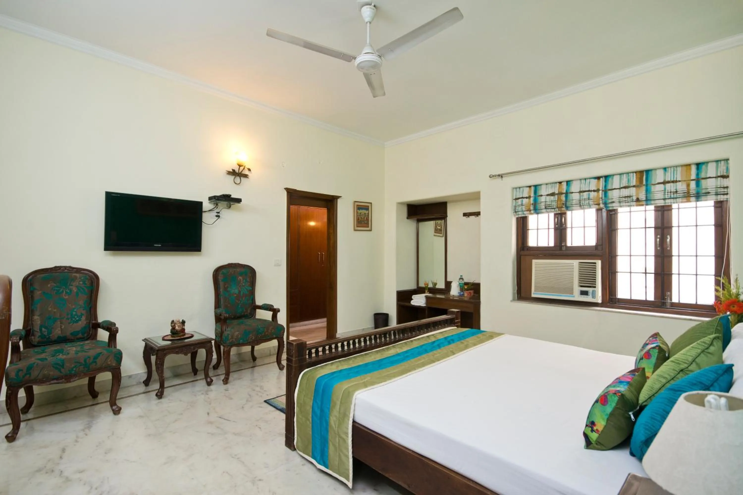 Emerald Vintage in Prakash Kutir B&B