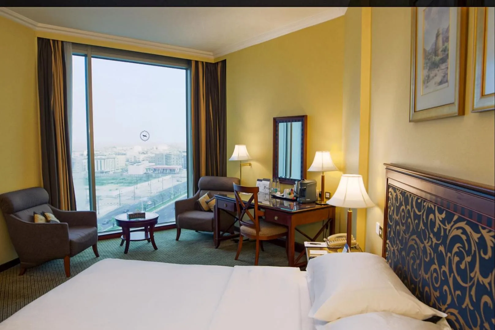 Deluxe Room, Guest room, 1 King, City view, Mid floor in Sheraton Dammam Hotel & Convention Centre