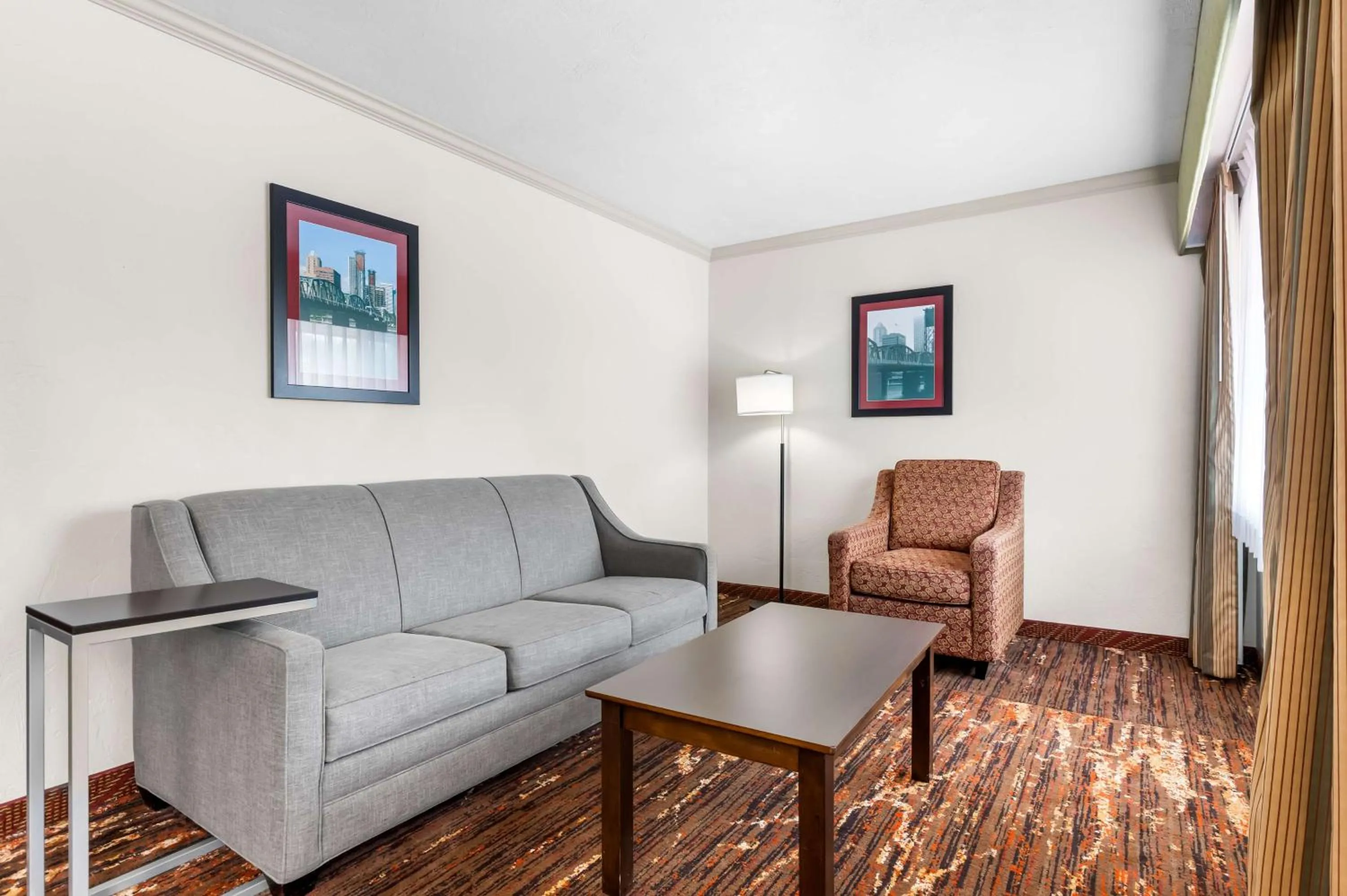 Larger King Room with Single Sofa Bed in Best Western Plus Parkway Inn