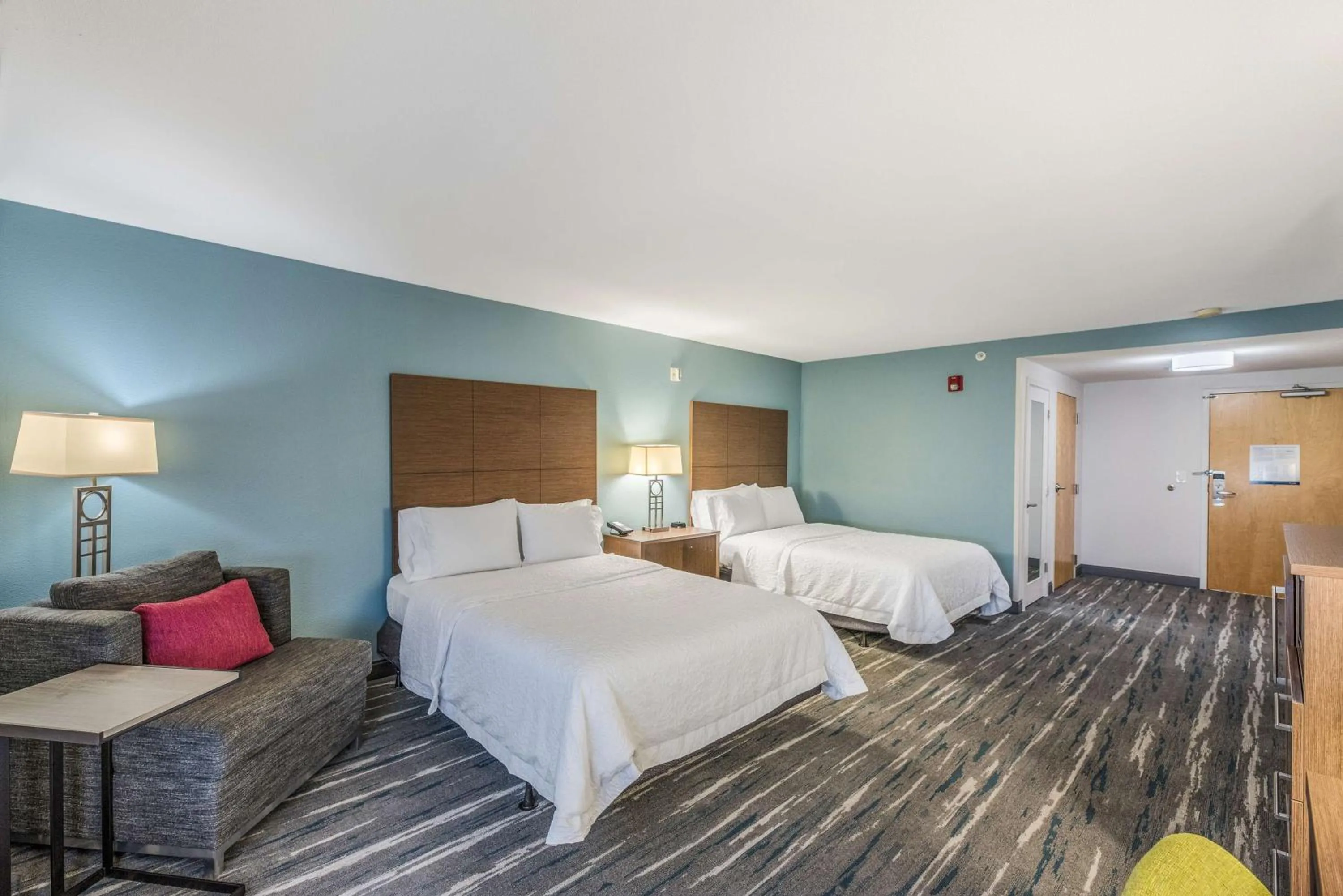 Queen Room with Two Queen Beds - Mobility and Hearing Access/Non-Smoking in Hampton Inn Oakland-Hayward