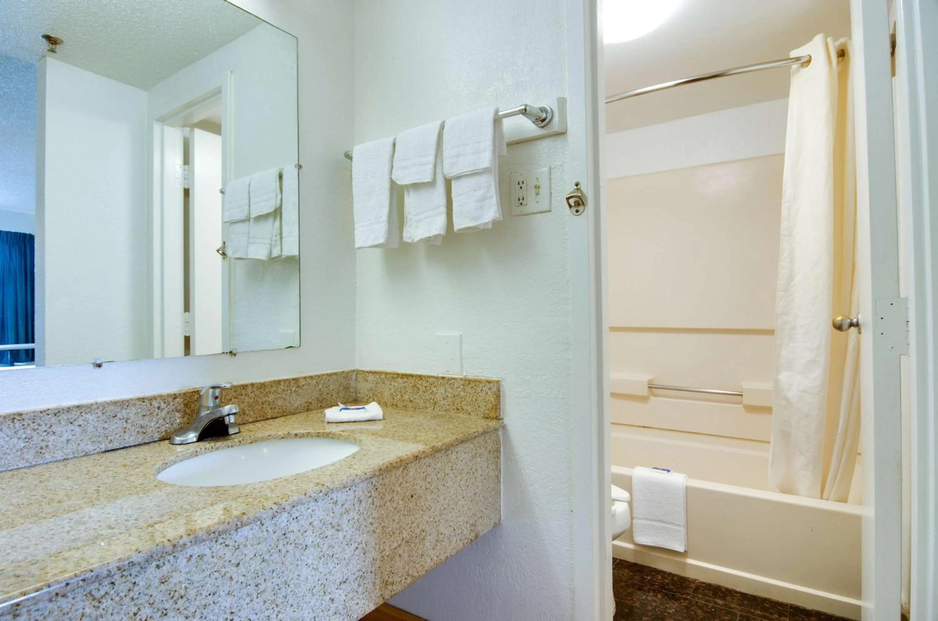 King Room - single occupancy - Non-Smoking in Motel 6-Atlanta, GA