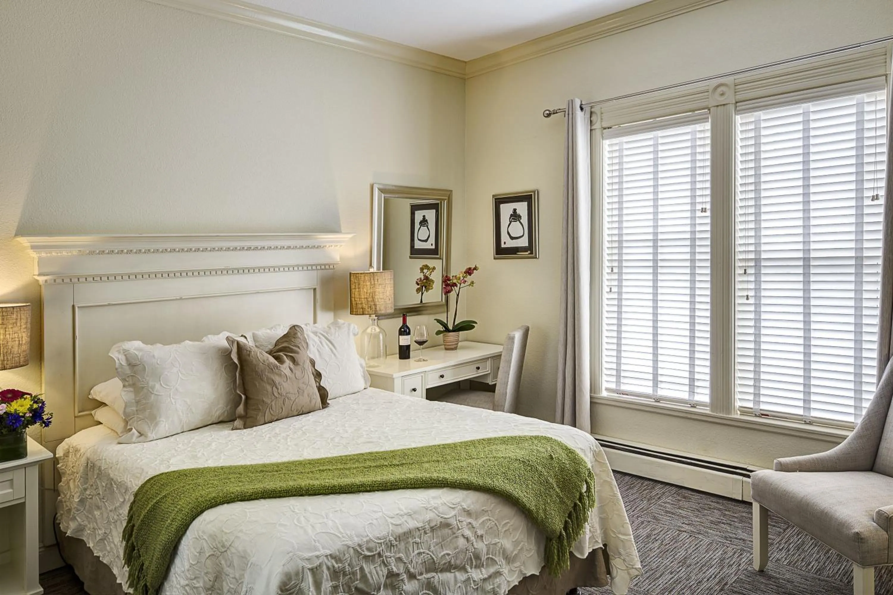 Standard Queen Room in Carter House Inns