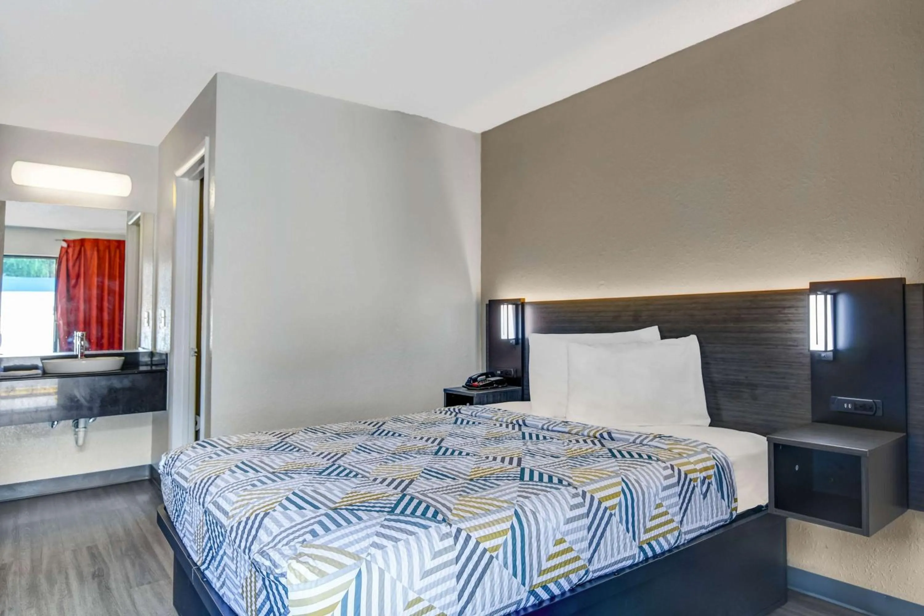 Queen Room - single occupancy - Non-Smoking in Motel 6-Dalton, GA