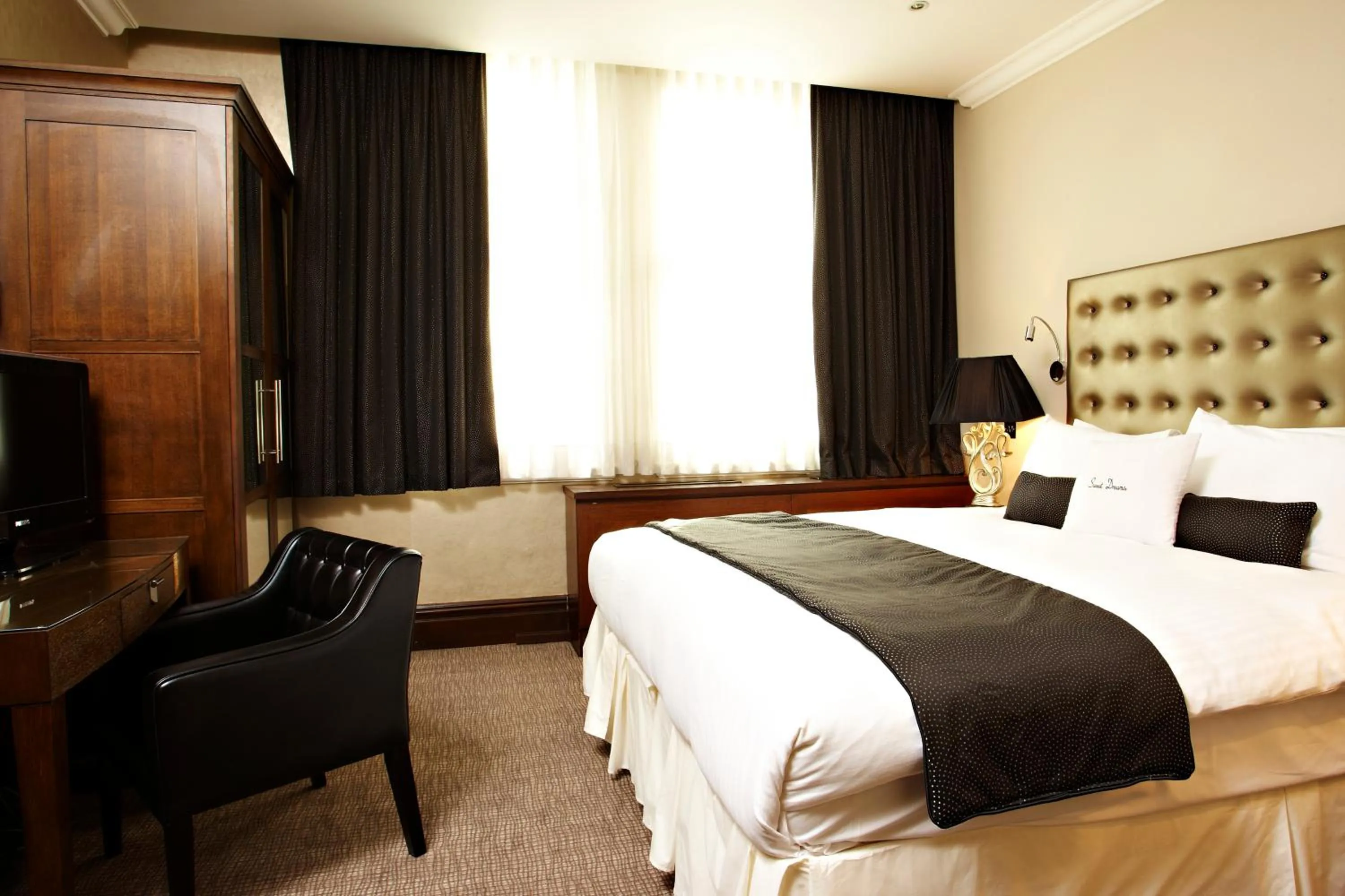 Deluxe King Room in Courthouse Hotel London