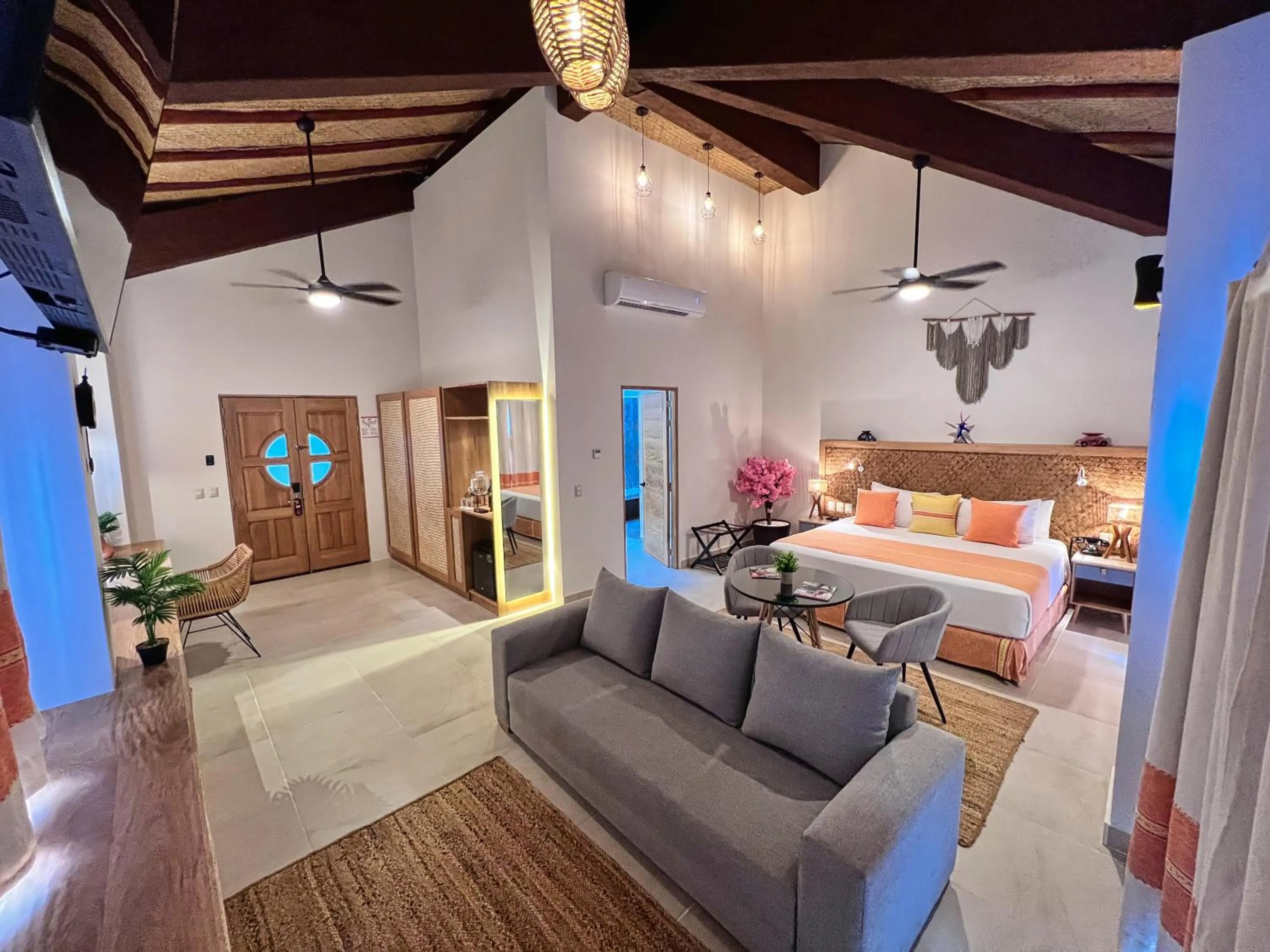 Deluxe Apartment - single occupancy in Binniguenda Huatulco & Beach Club