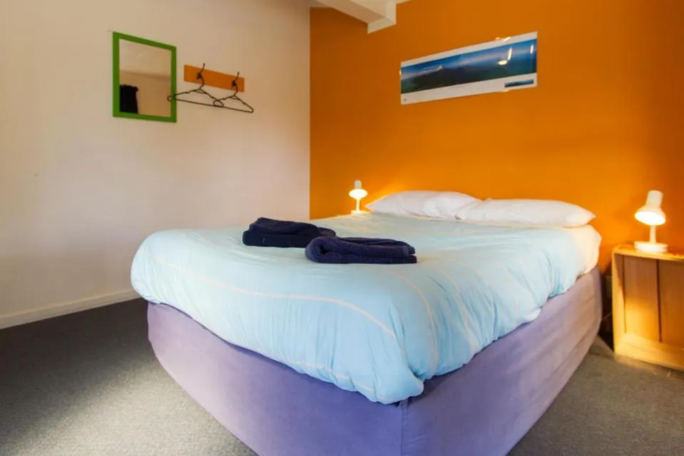 Double Room with Shared Bathroom in Sequoia Lodge Backpackers