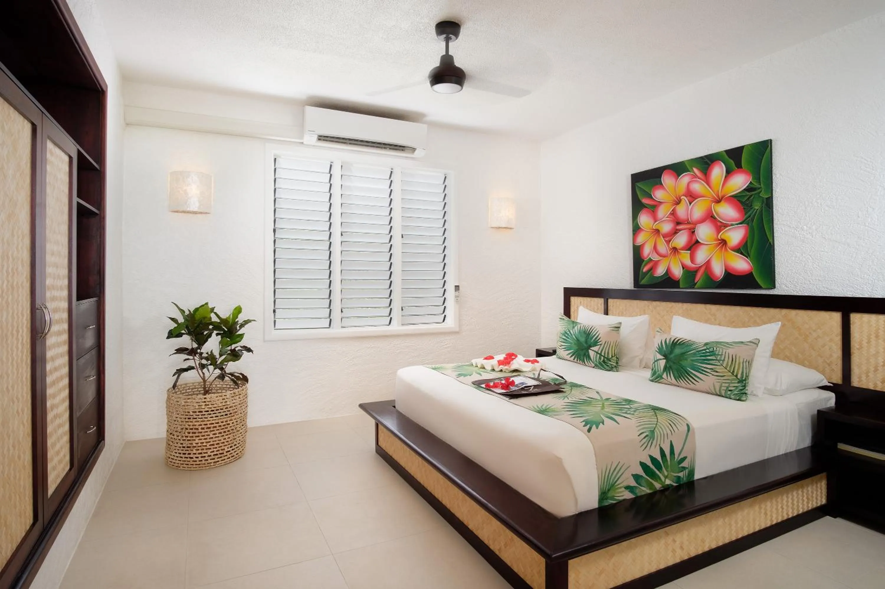 Deluxe Suite in Lomani Island Resort & Spa