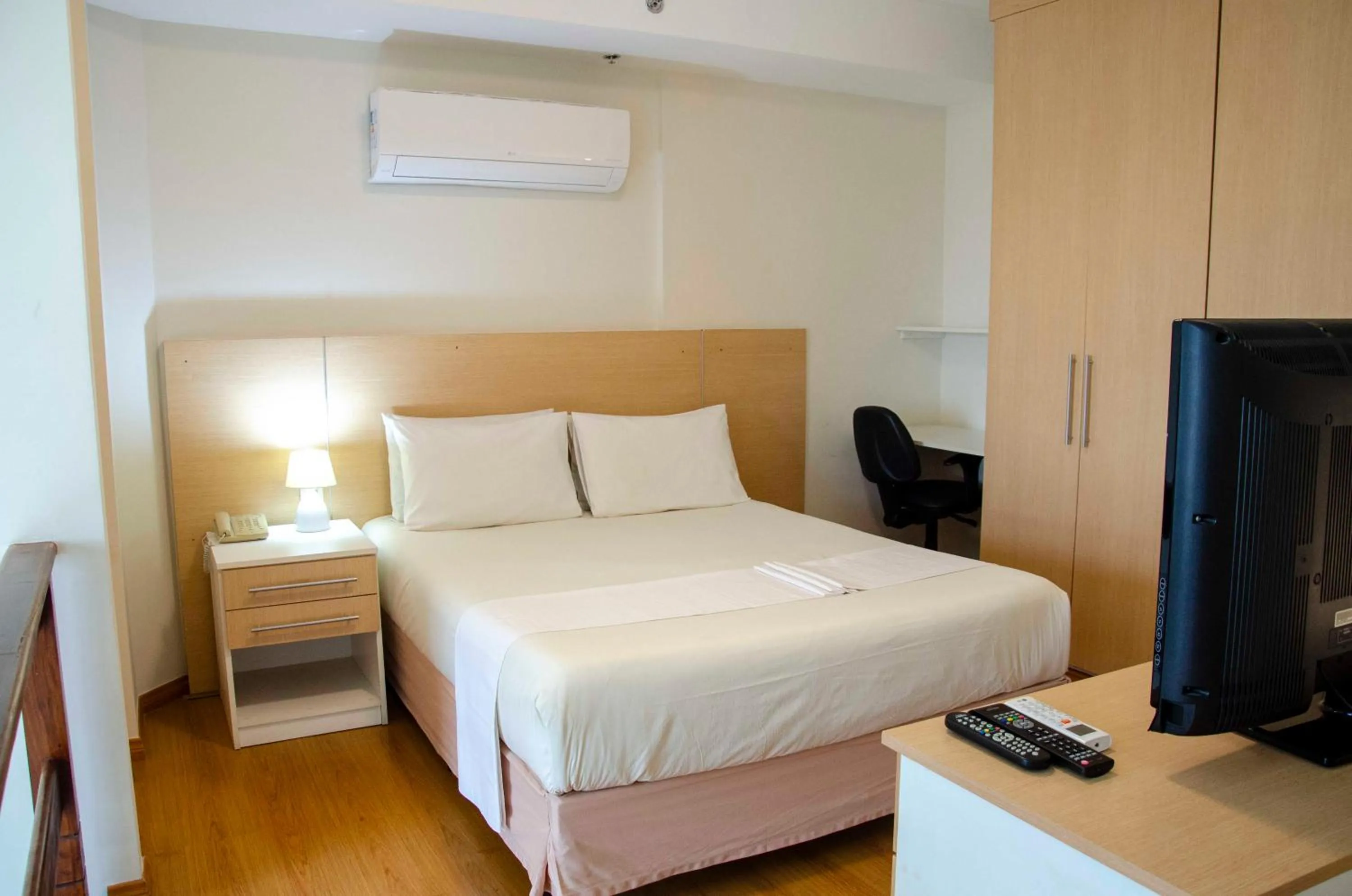 Standard Queen Room with Two Queen Beds in Hotel City Hall