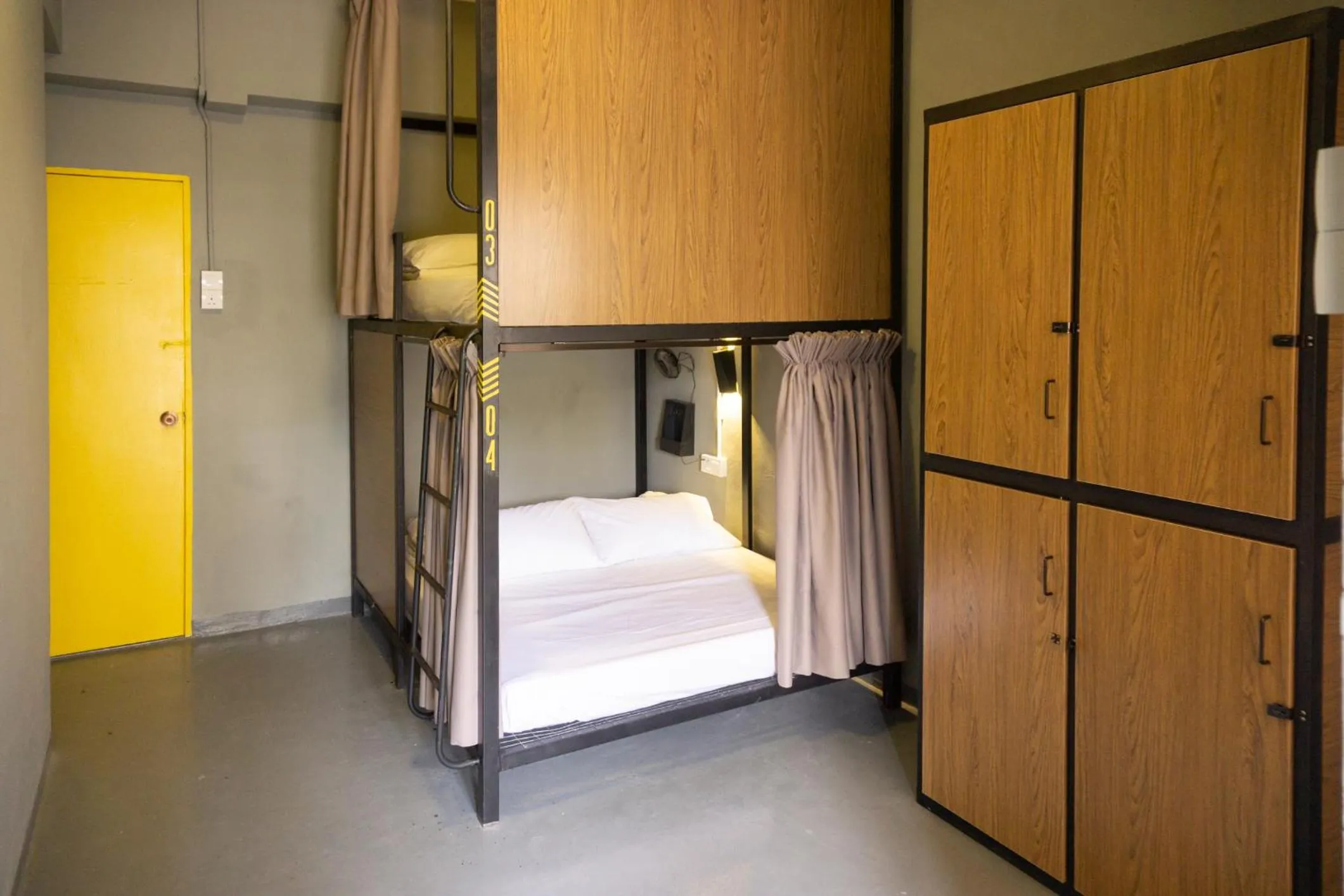 Quadruple Room with Bathroom in Traveller Bunker Hostel 1