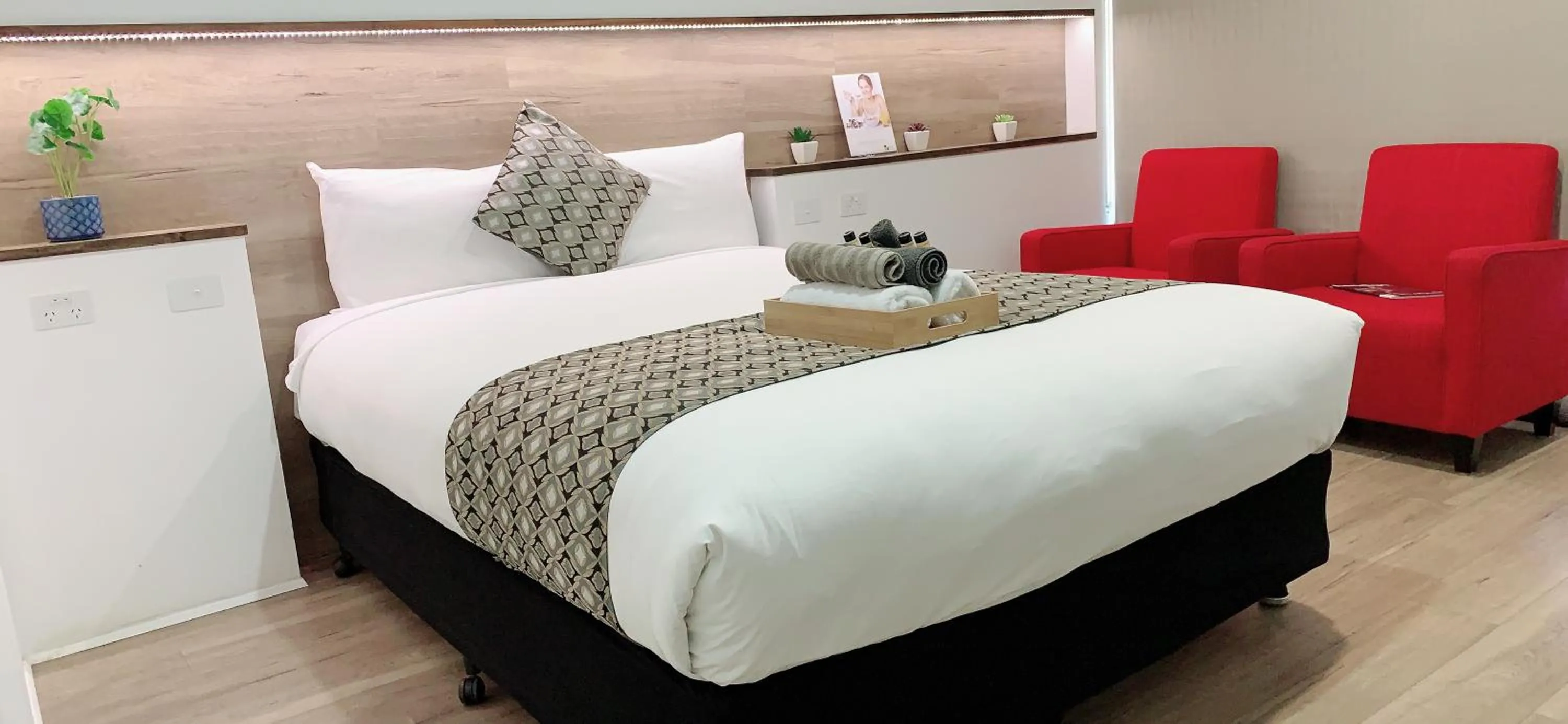 Deluxe Queen Room in Elm Motel