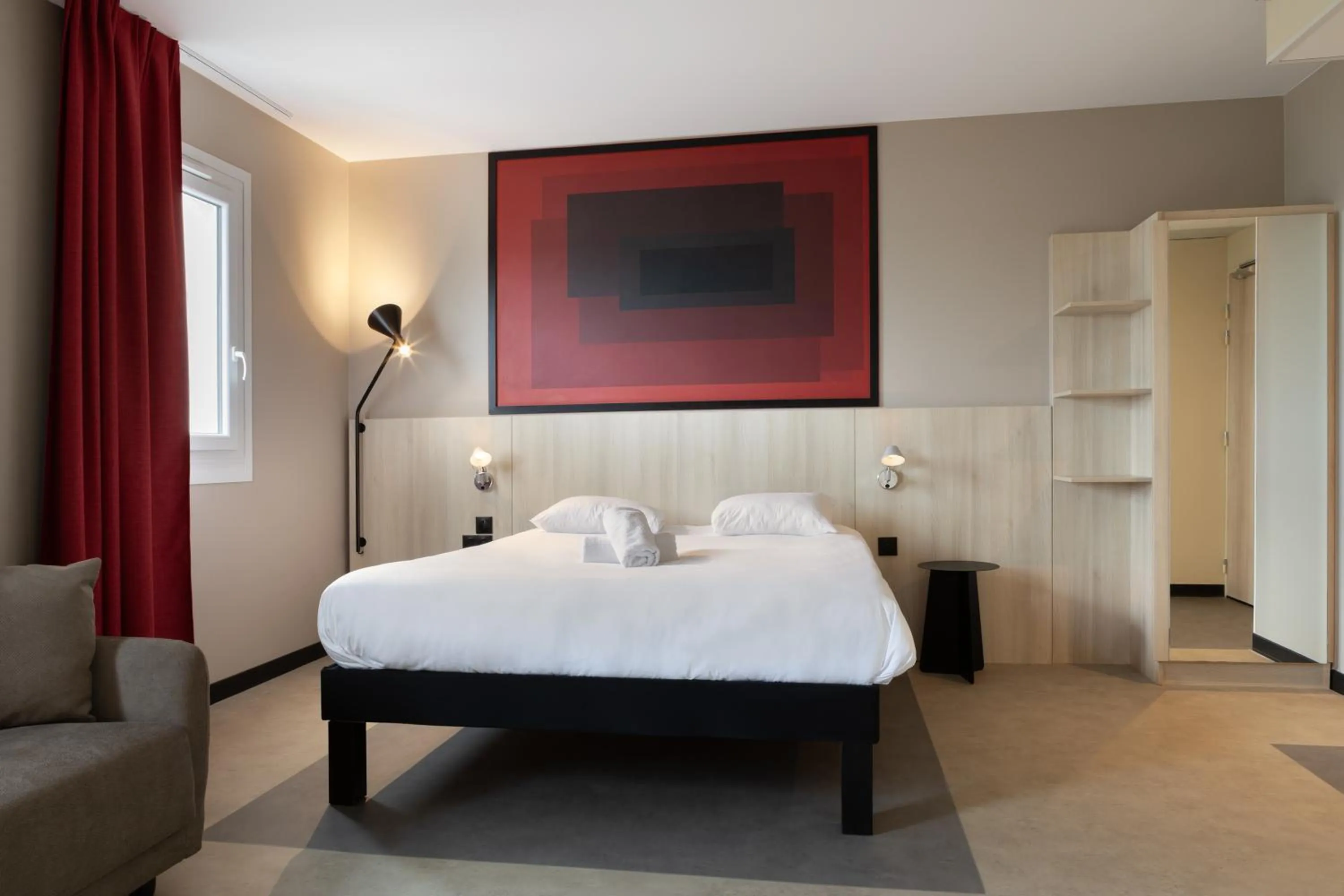 Standard Double Room - Mobility Accessible in Kyriad Douai