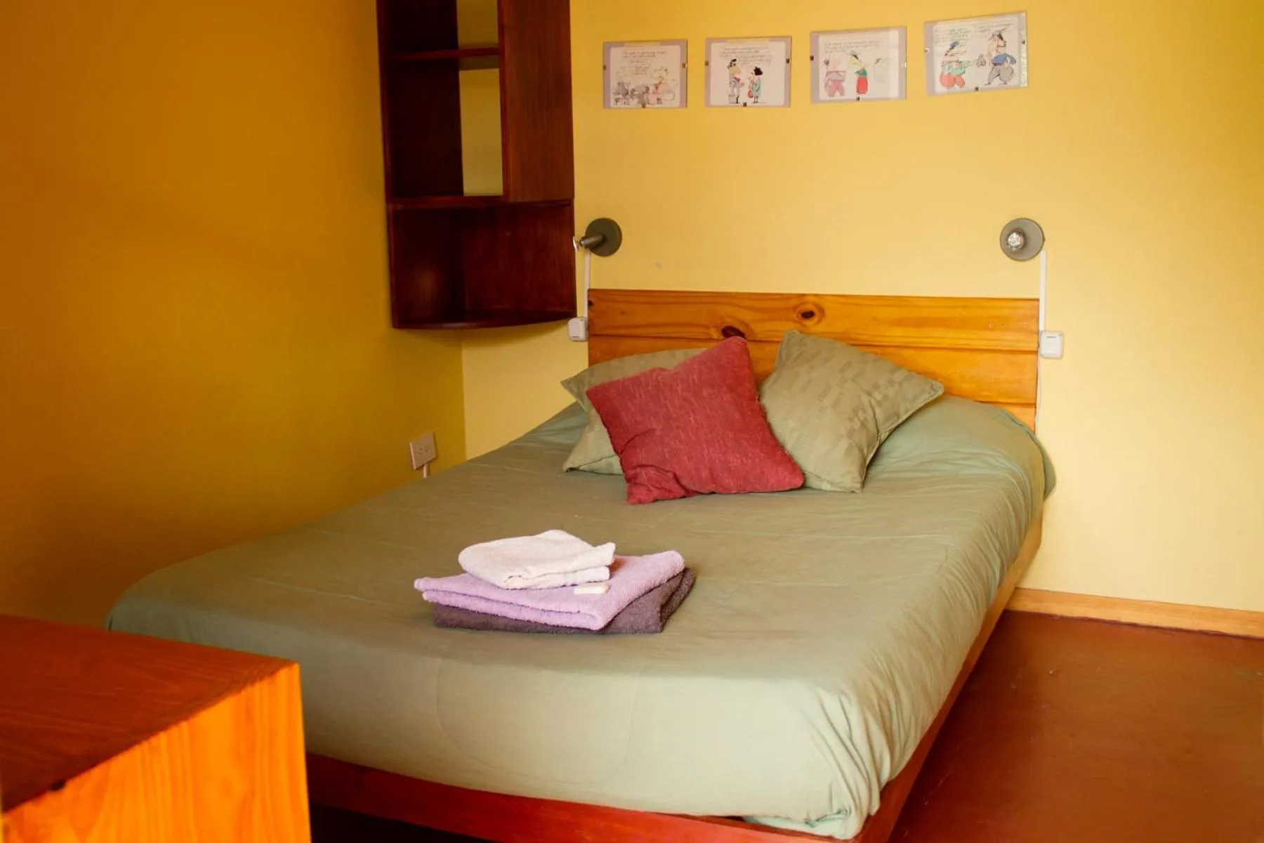 Double Room with Shared Bathroom in La Tosca Hostel
