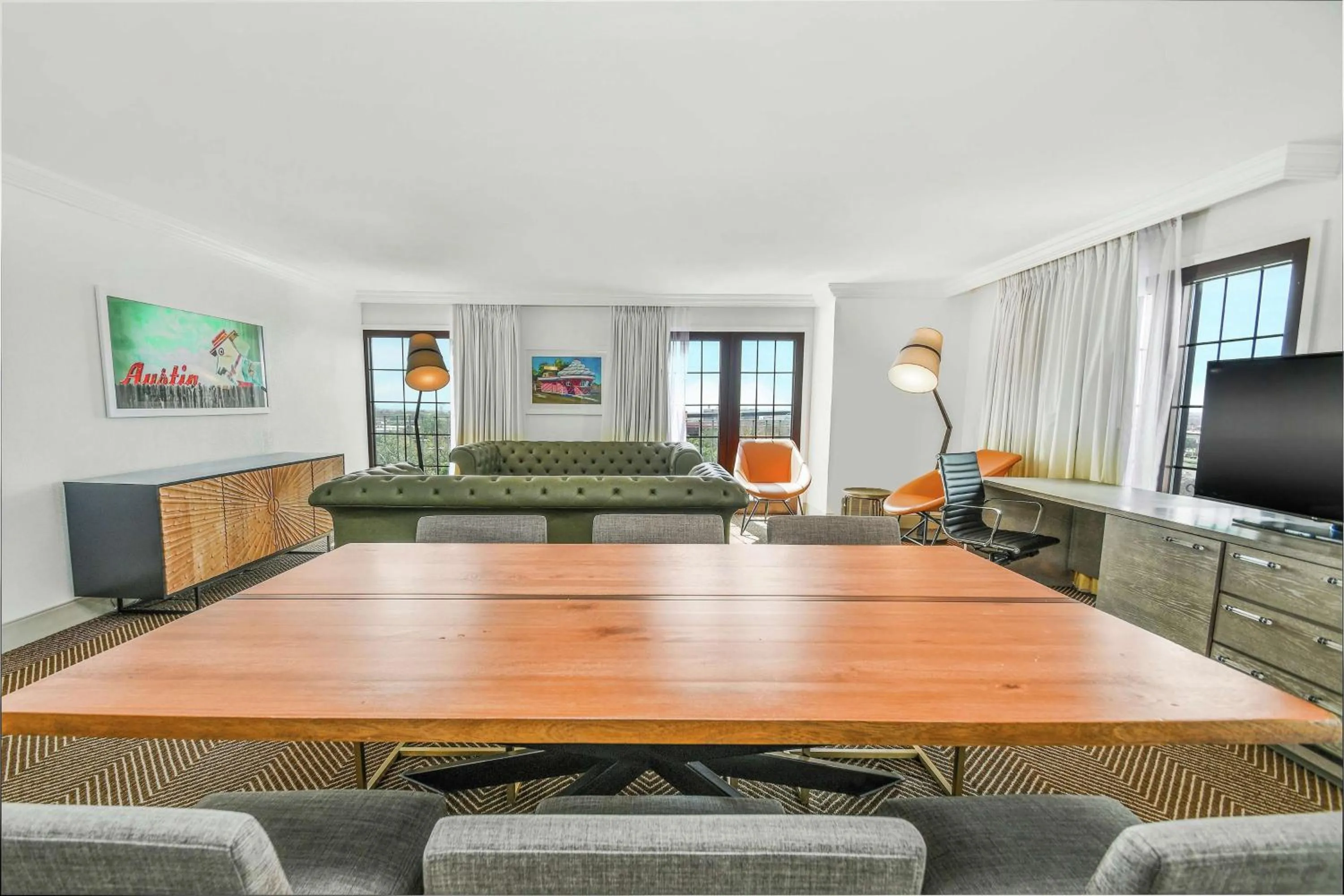 One-Bedroom King Suite in DoubleTree by Hilton Austin