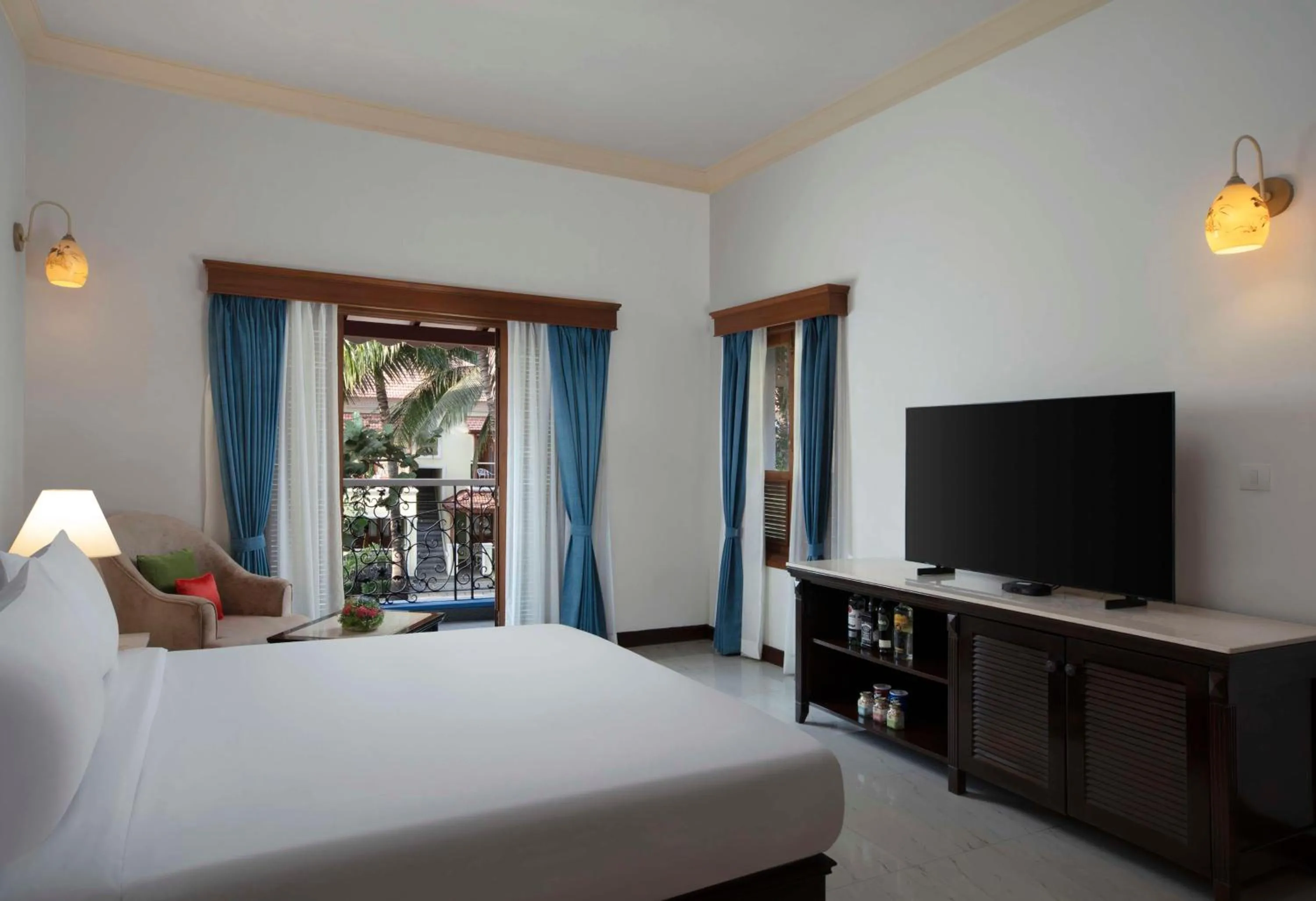 Radisson Suite with Balcony, Bathtub, Living room & Garden view in Radisson Blu Resort, Goa