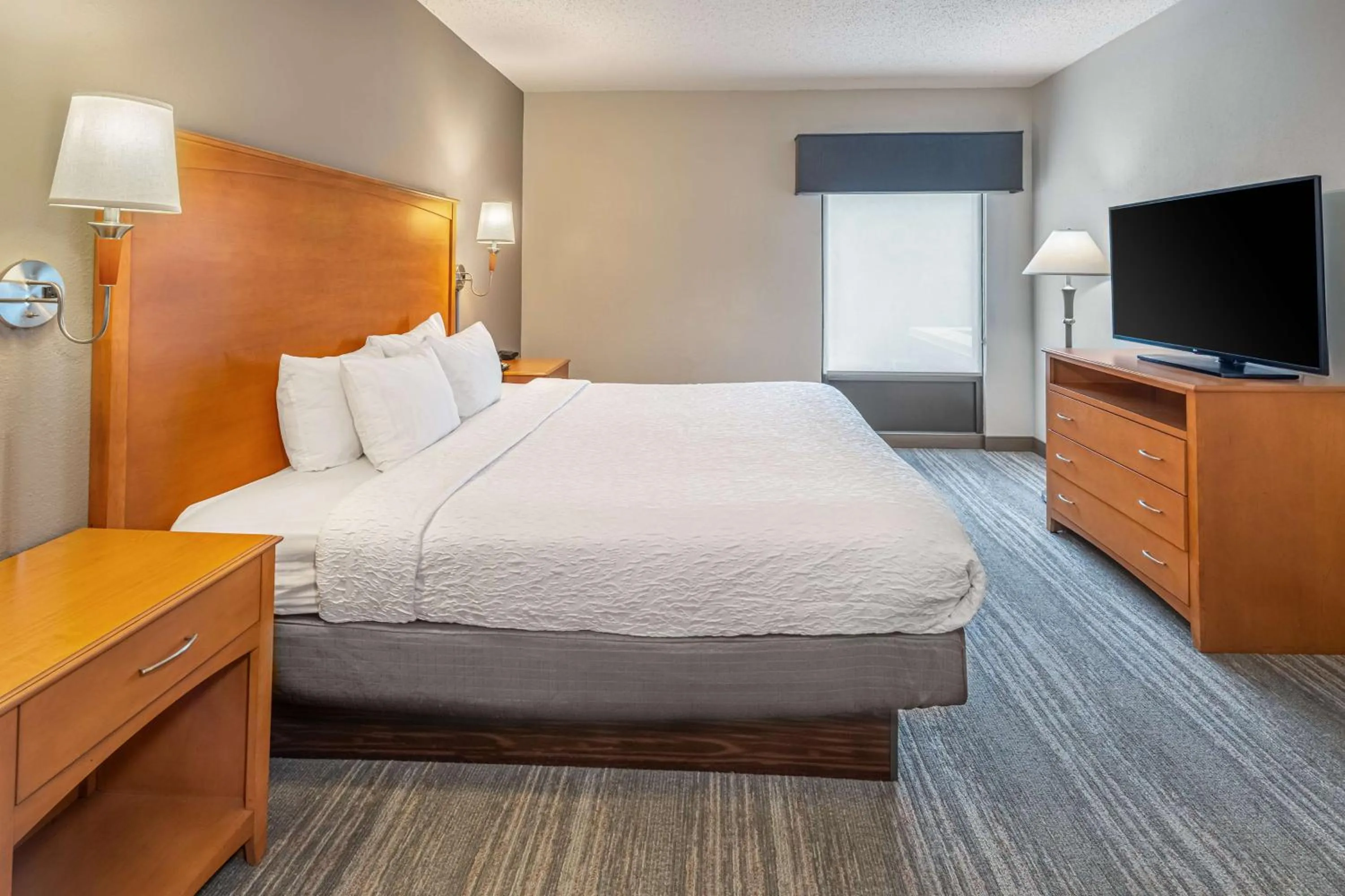 One-Bedroom King Suite with Kitchen in Hampton Inn & Suites Nashville-Vanderbilt-Elliston Place