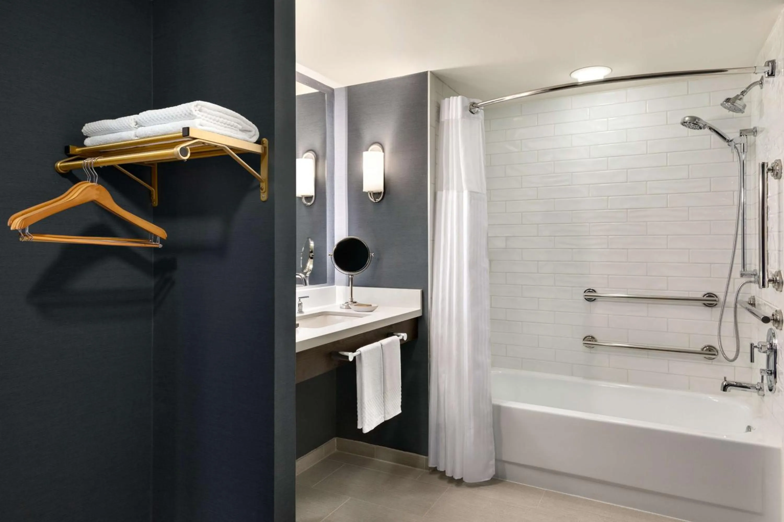 Queen Room with Bath Tub - Mobility Accessible in Hotel Champlain Burlington, Curio Collection by Hilton