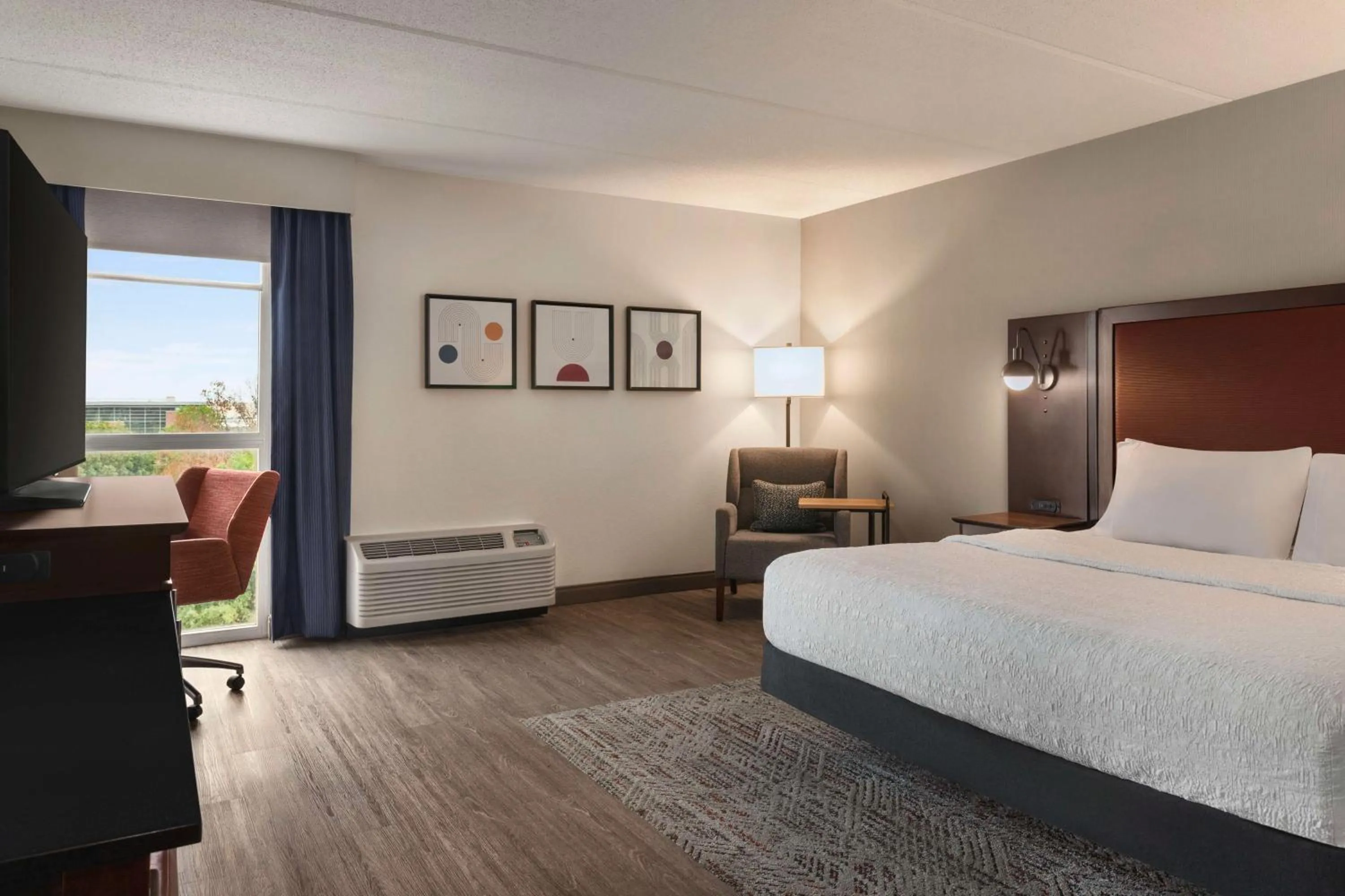 King Room with King Bed - Non-Smoking in Hampton Inn Columbia-Downtown Historic District