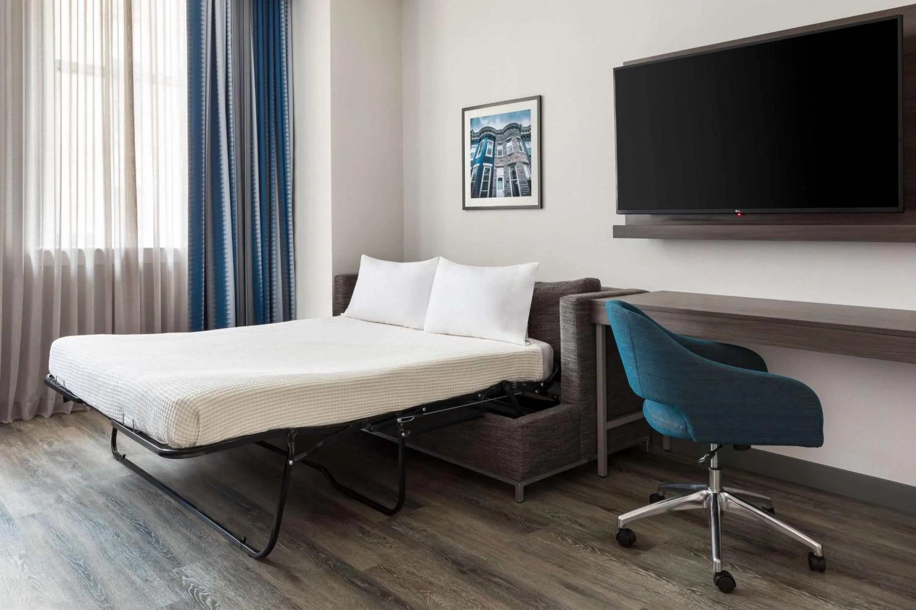King Studio Suite with Sofa Bed - Non-Smoking in Hampton Inn & Suites Baltimore Inner Harbor