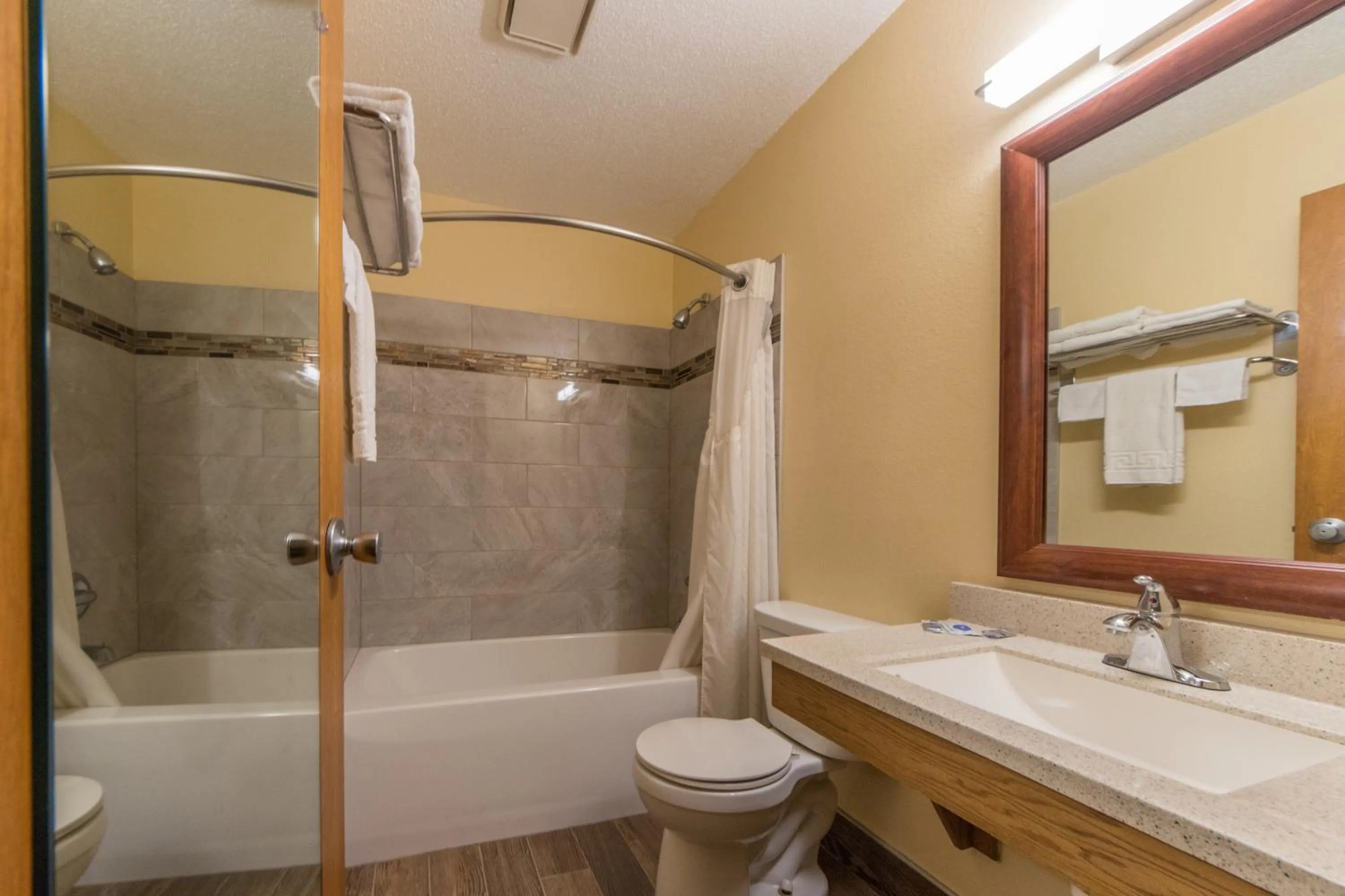 Queen Room - Non-Smoking in Patuxent Inn